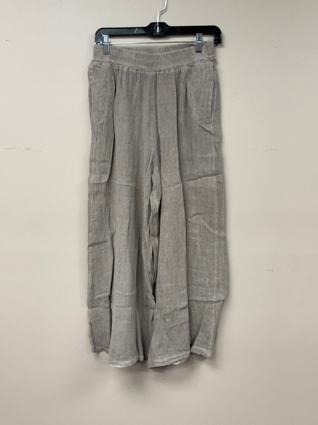 Linen weaved Italian wide leg pants.