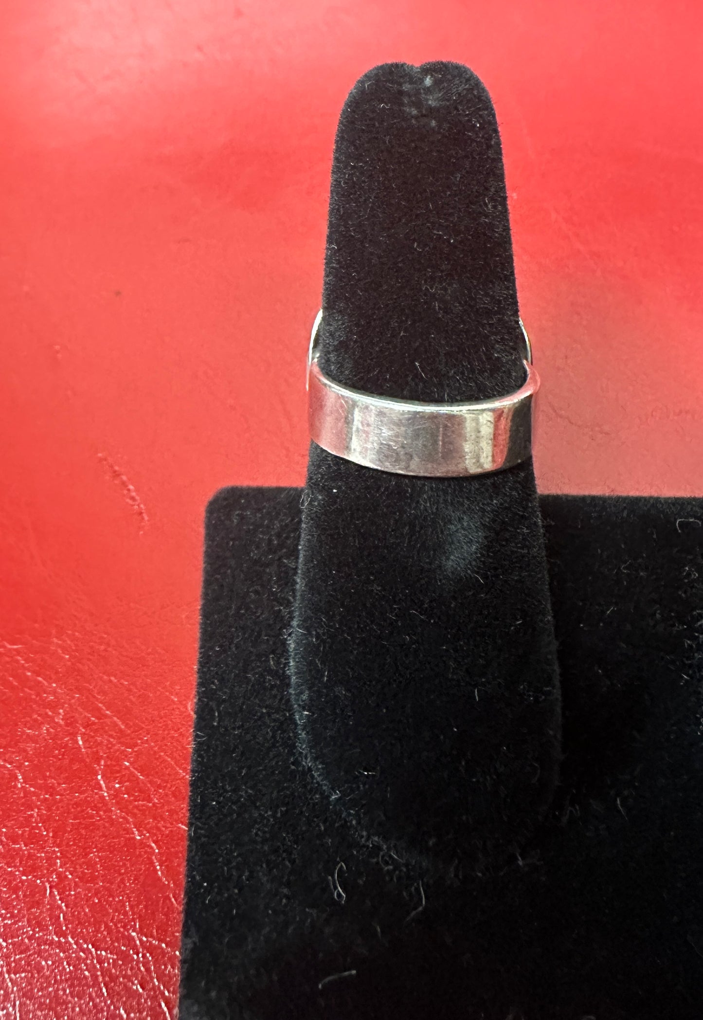 Pounded heart shape ring