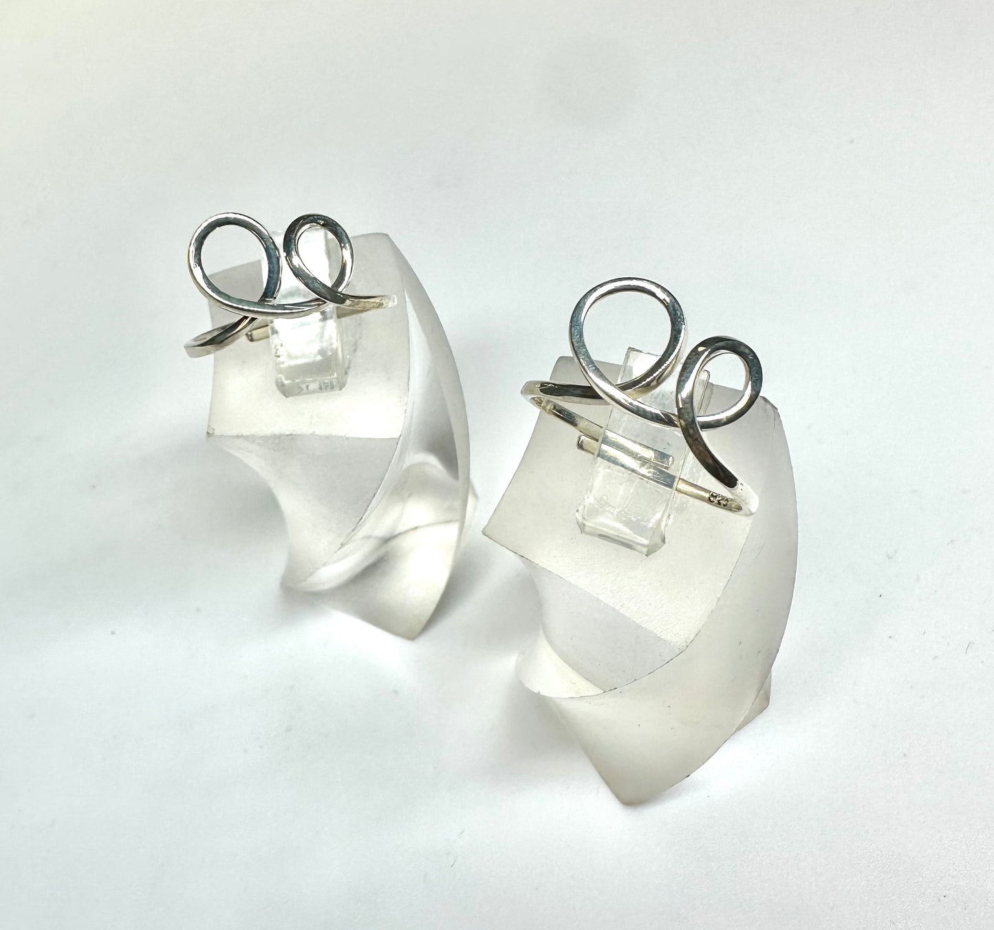 Loopty loop ring
