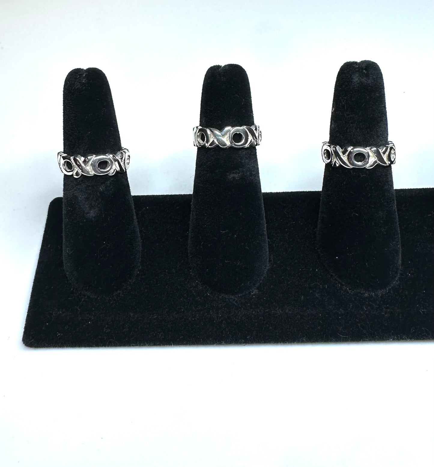 XOXO ring