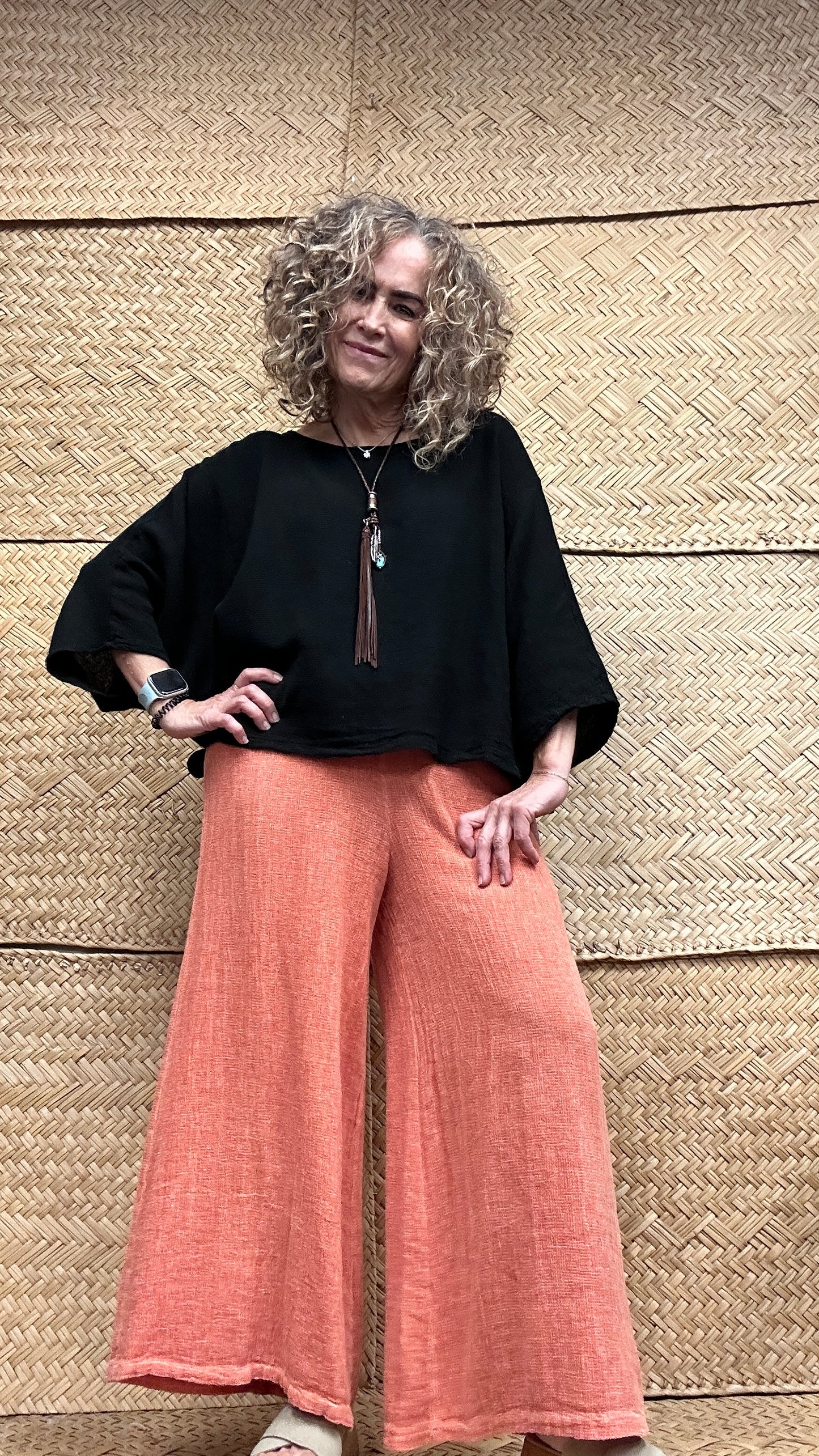 Linen weaved Italian wide leg pants.