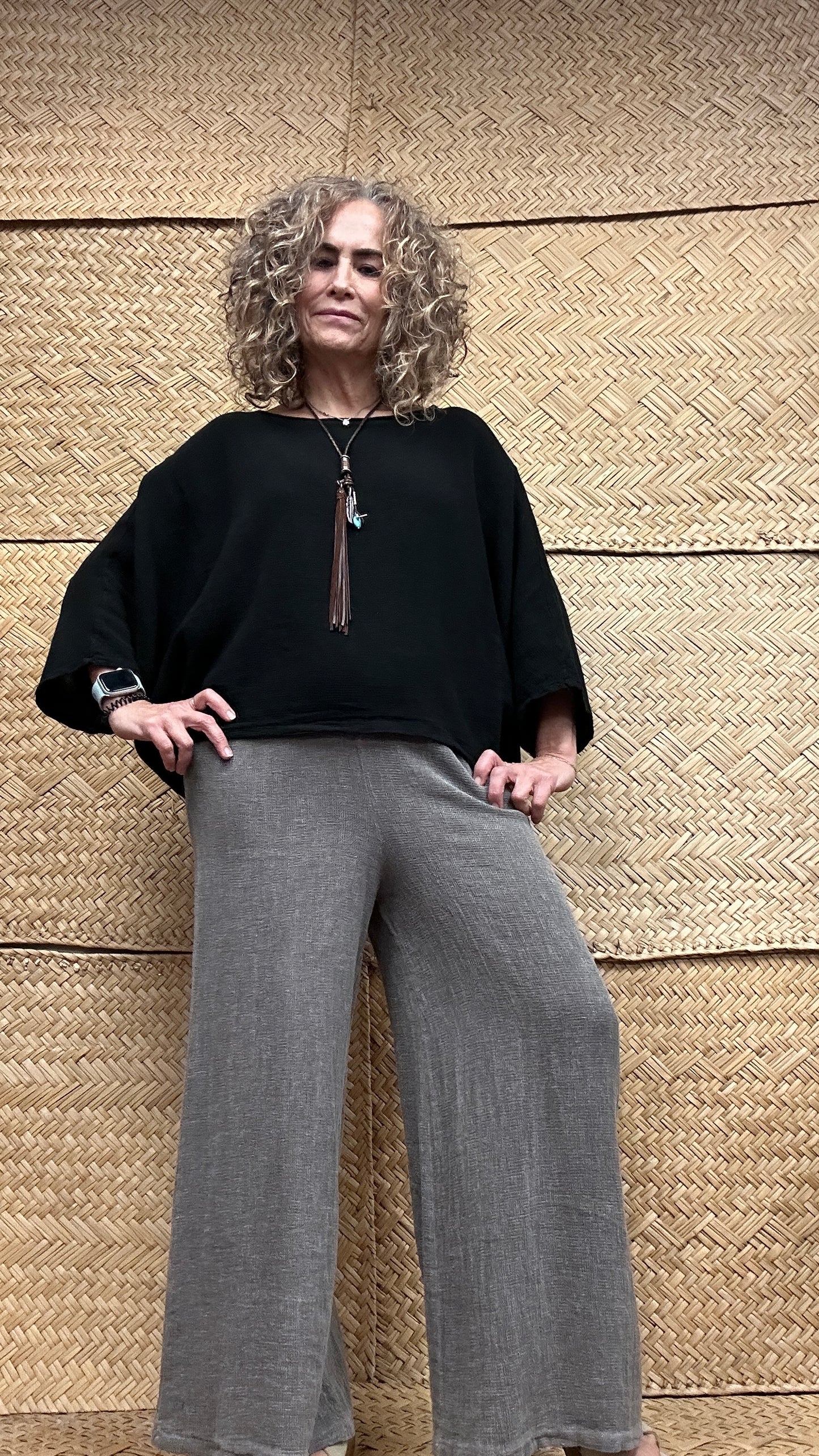 Linen weaved Italian wide leg pants.