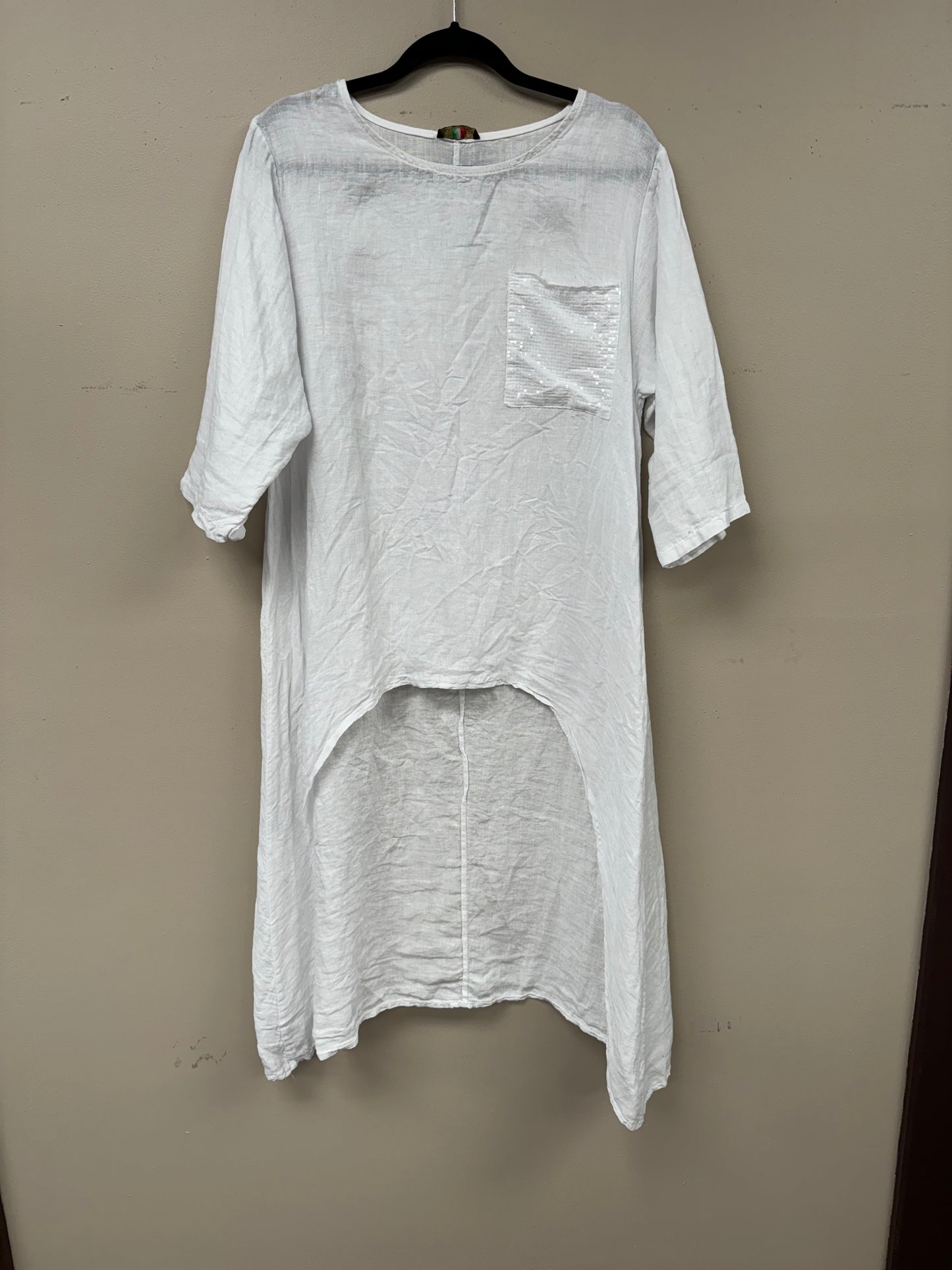 Italian linen Hi- low blouse with sequence pocket.