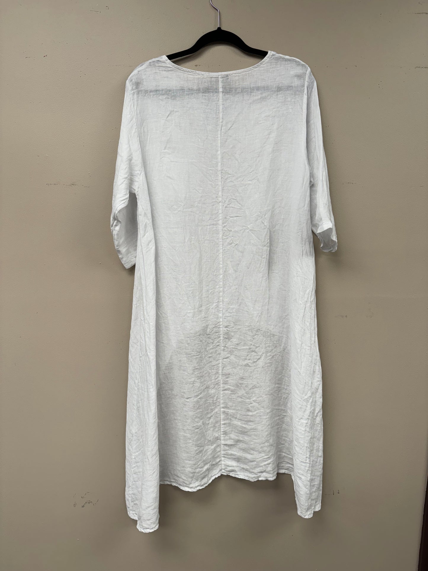 Italian linen Hi- low blouse with sequence pocket.