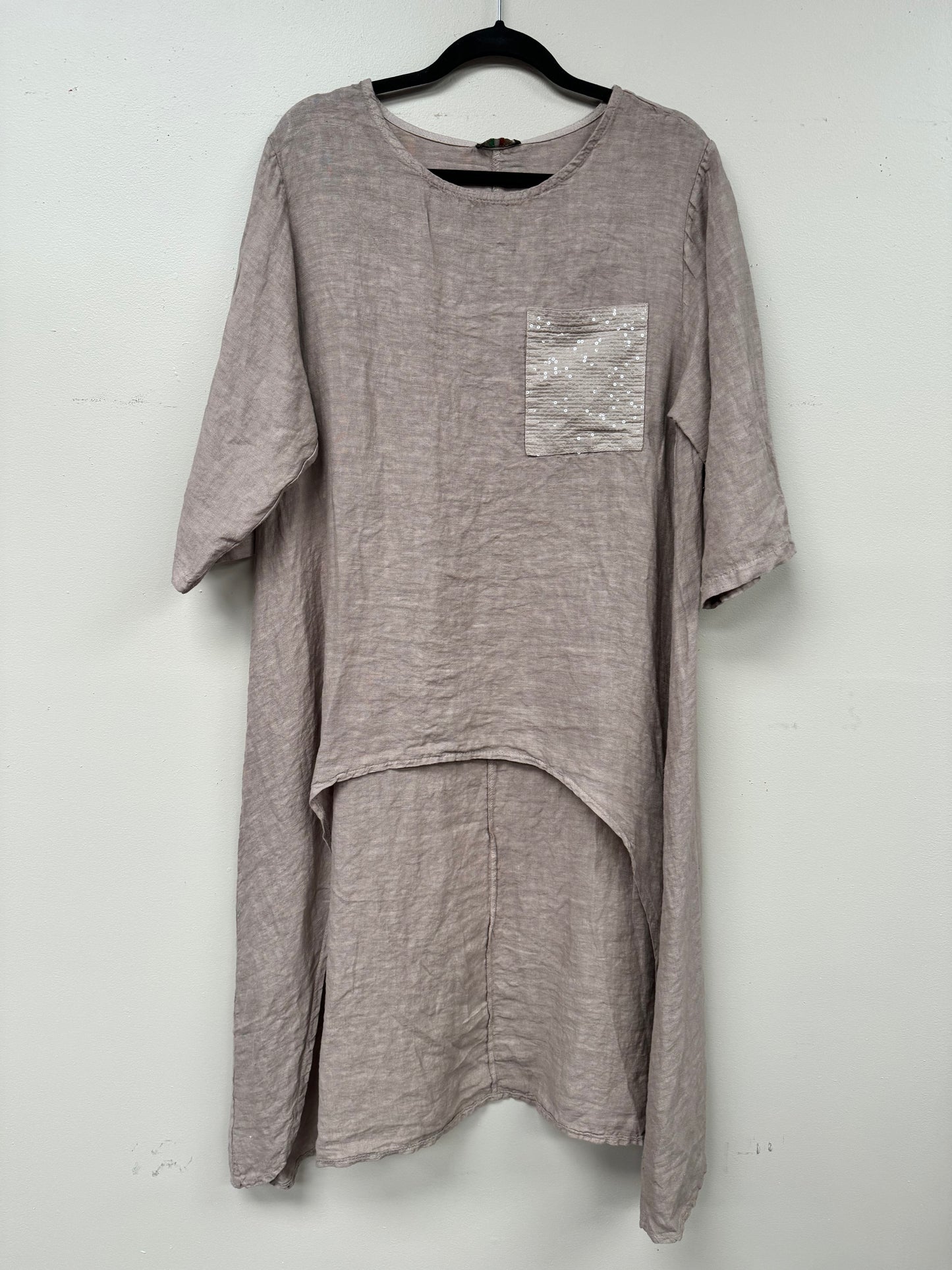 Italian linen Hi- low blouse with sequence pocket.
