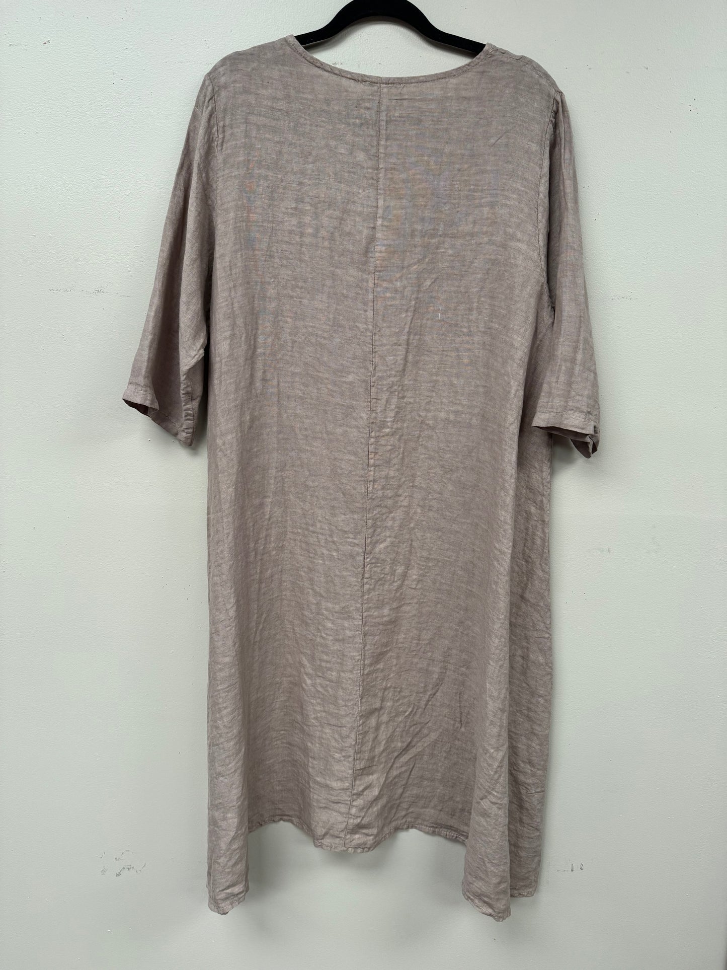 Italian linen Hi- low blouse with sequence pocket.