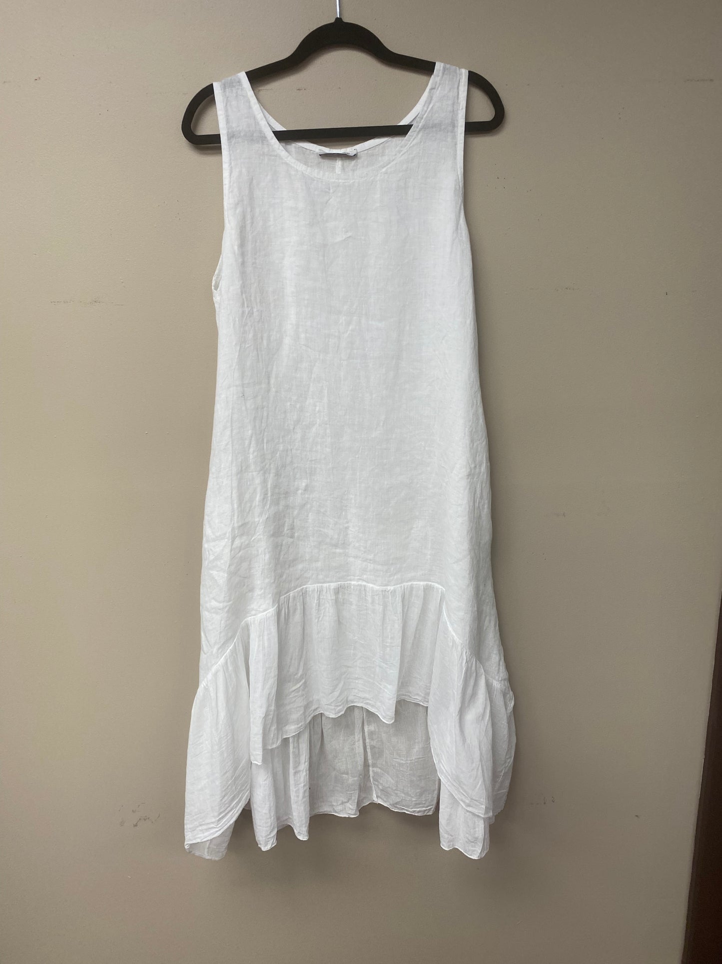 Loose Ruffle hem linen dress.