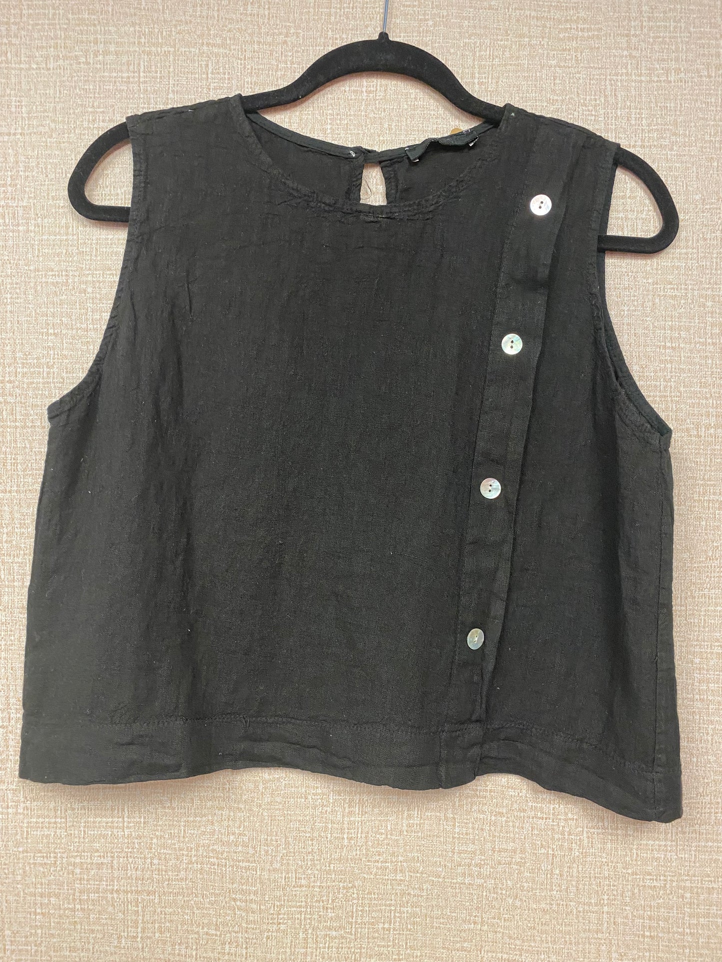 Italian linen short sleeve button top.