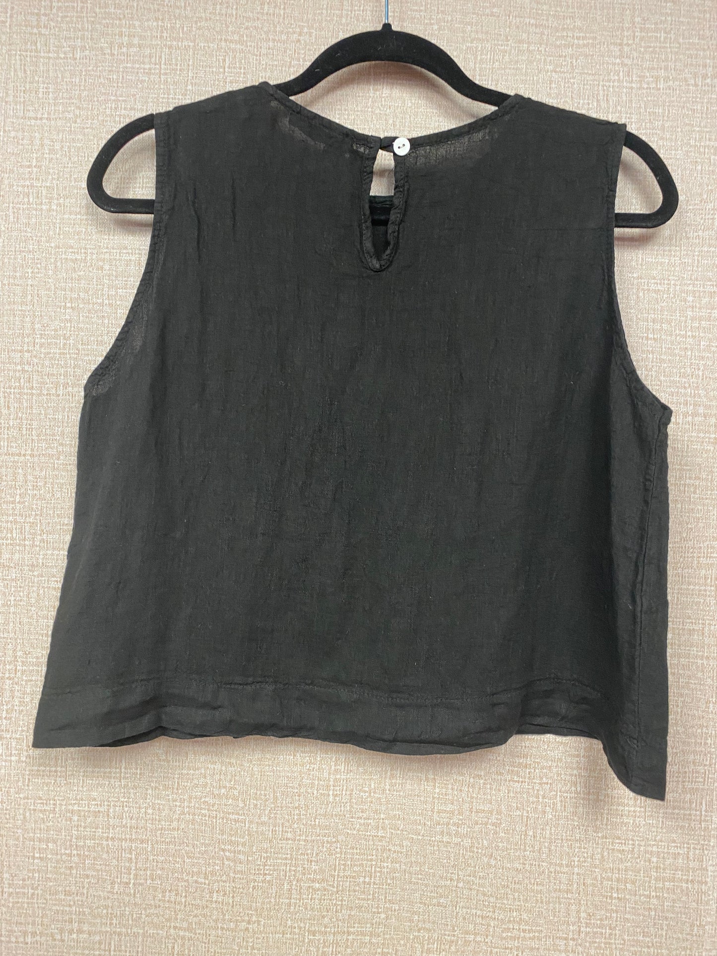 Italian linen short sleeve button top.