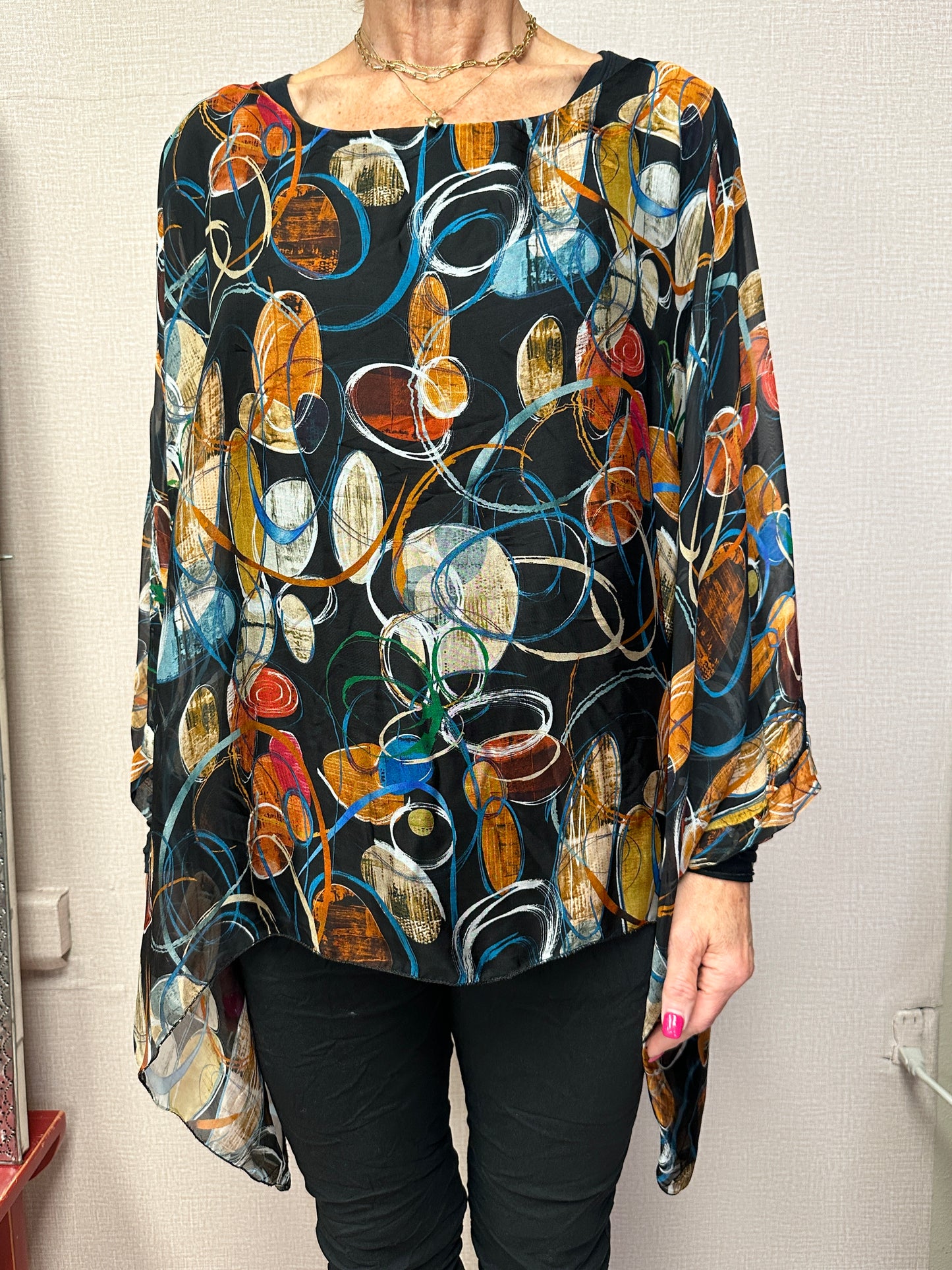 Italian circles print caftan top.