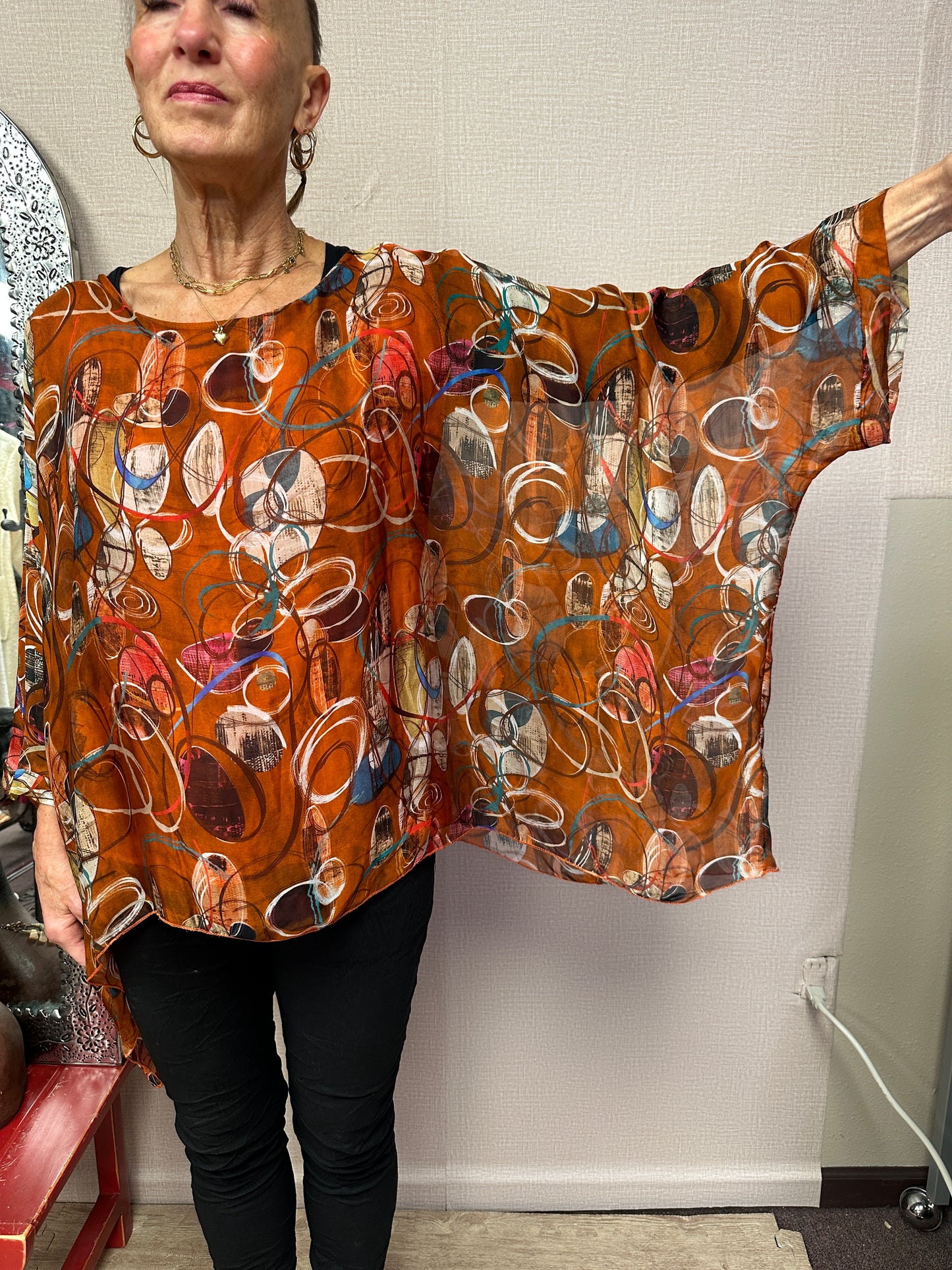 Italian circles print caftan top.