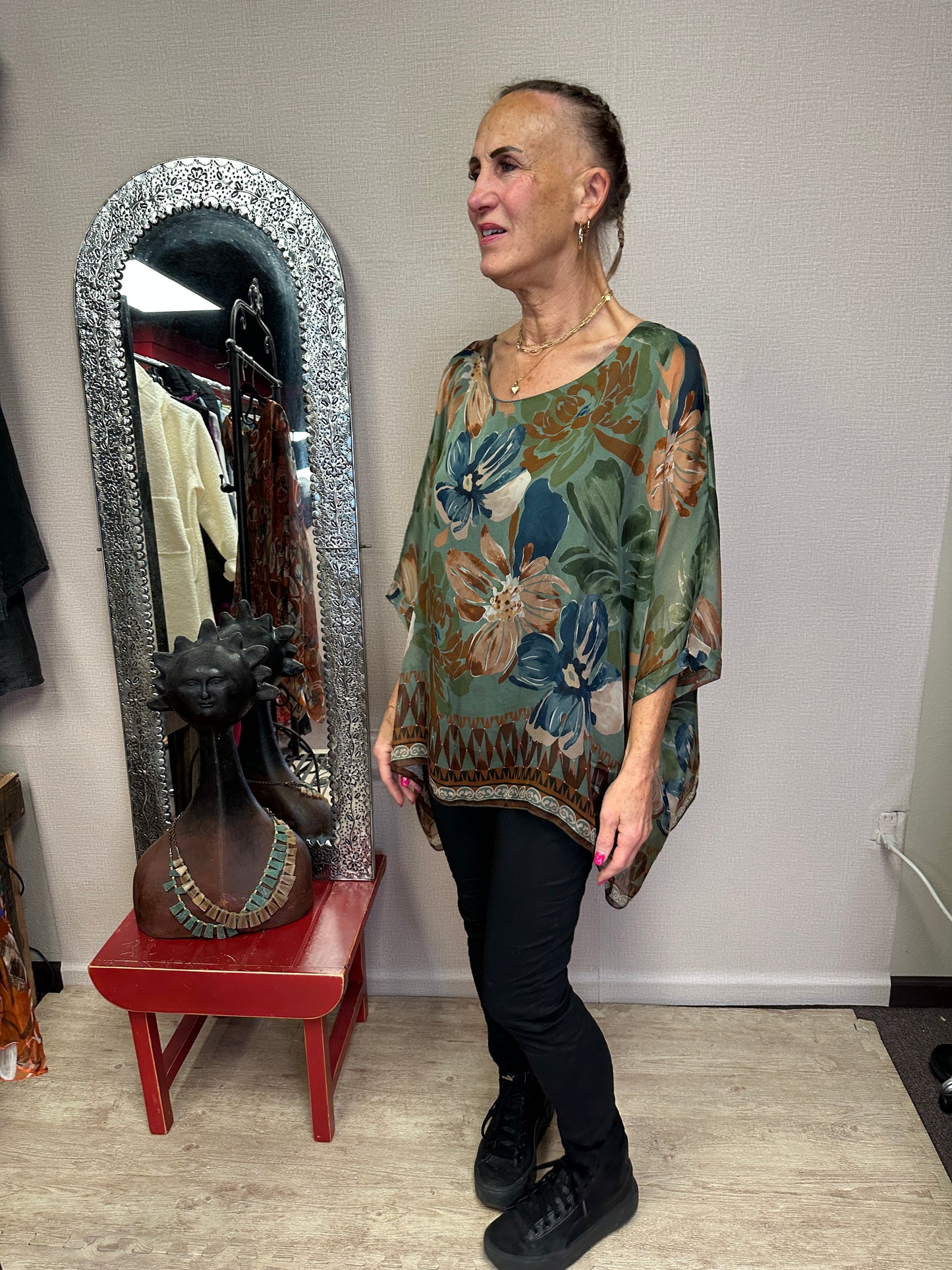 Italian flower print caftan top.