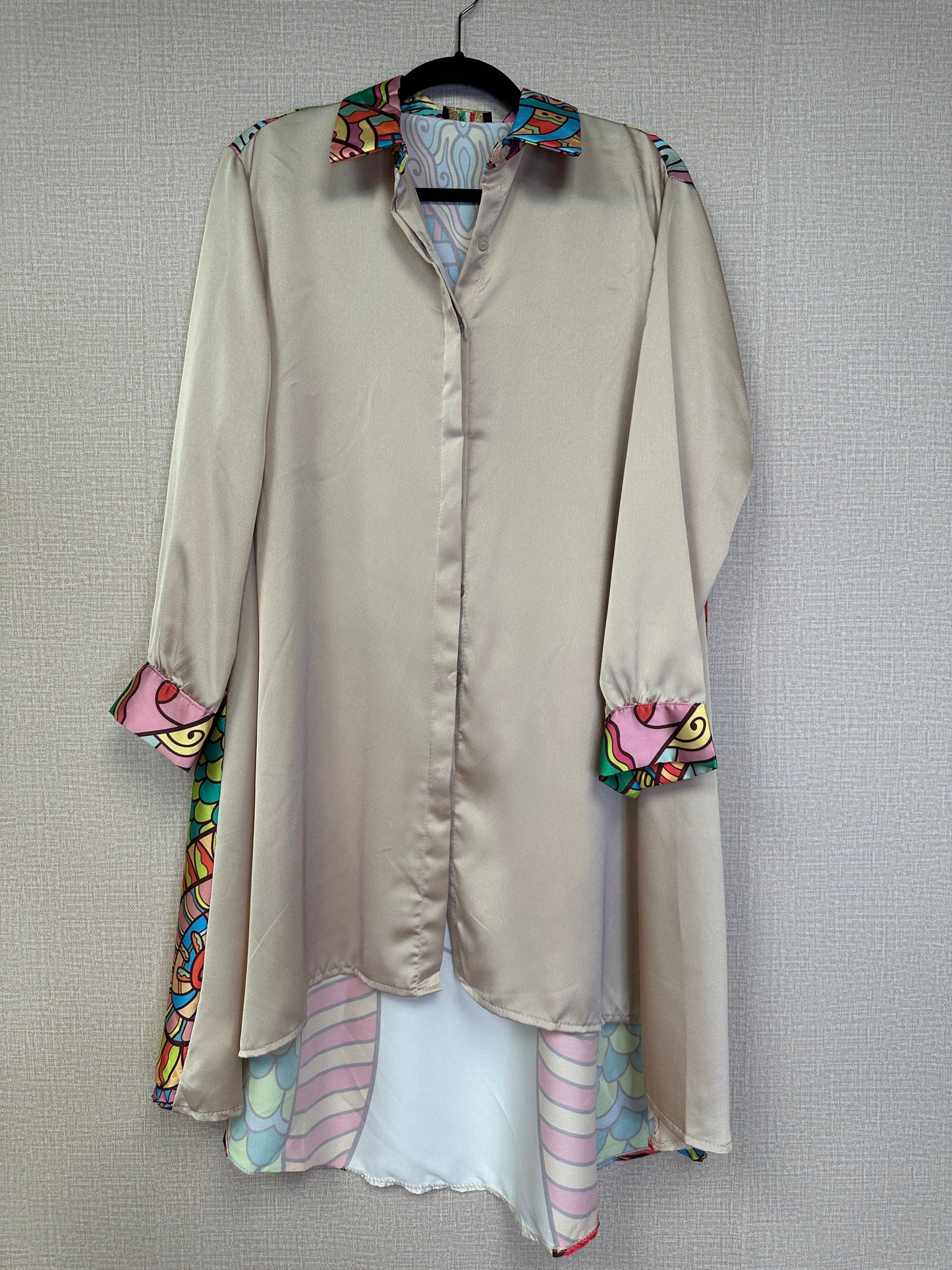 Italian woman print midi shirt cardigan.