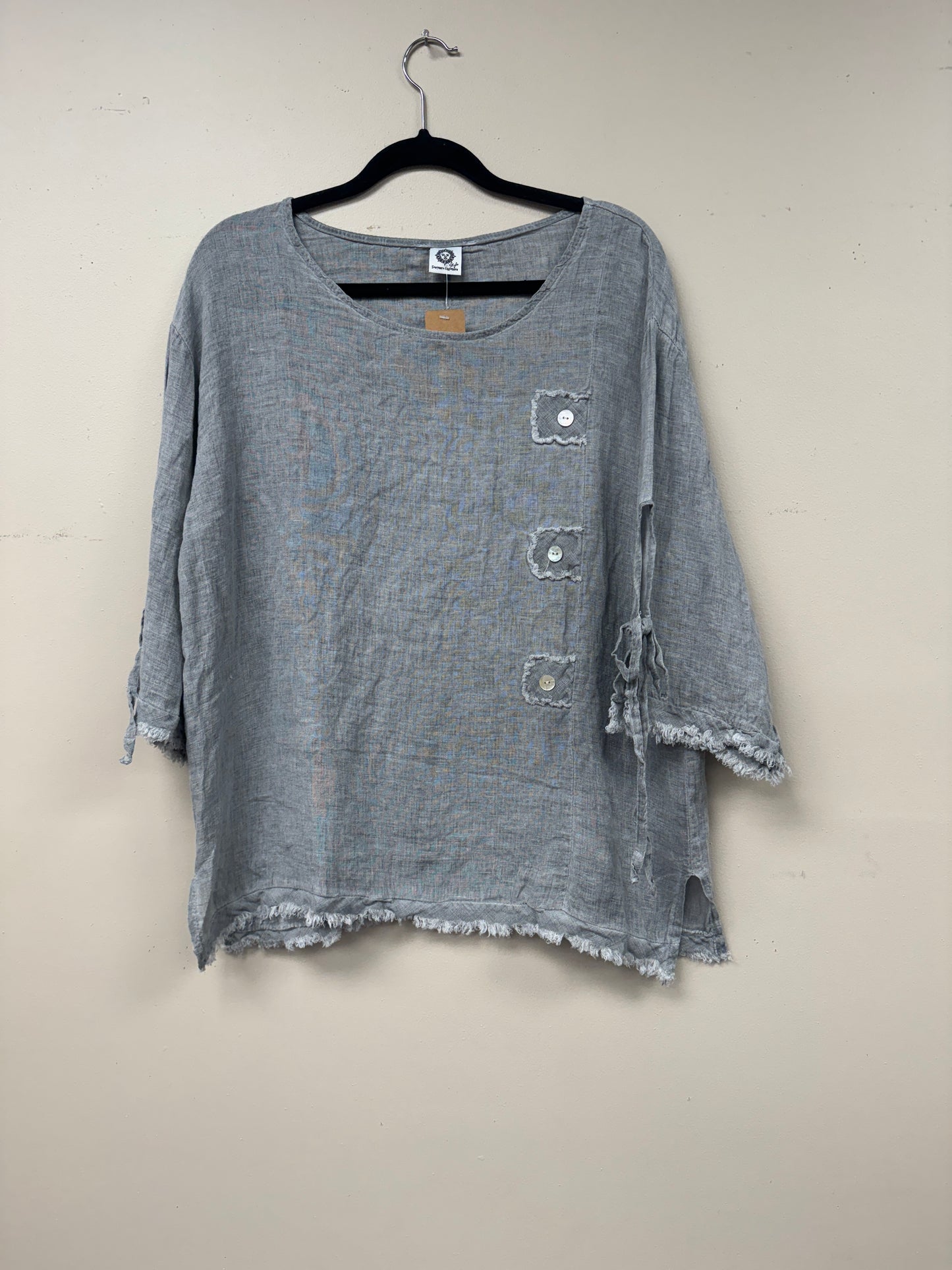 Button detail linen top