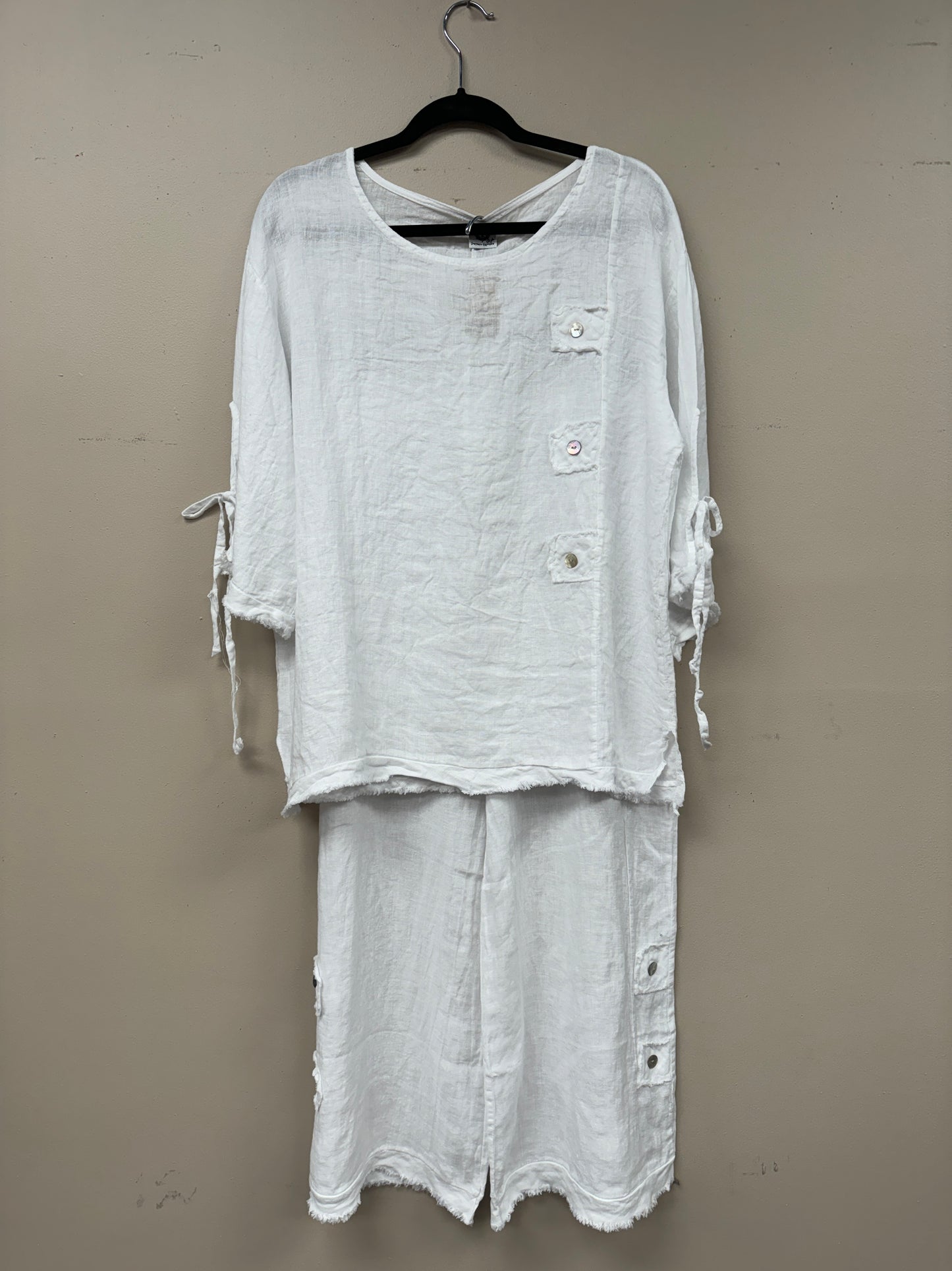 Button detail linen top