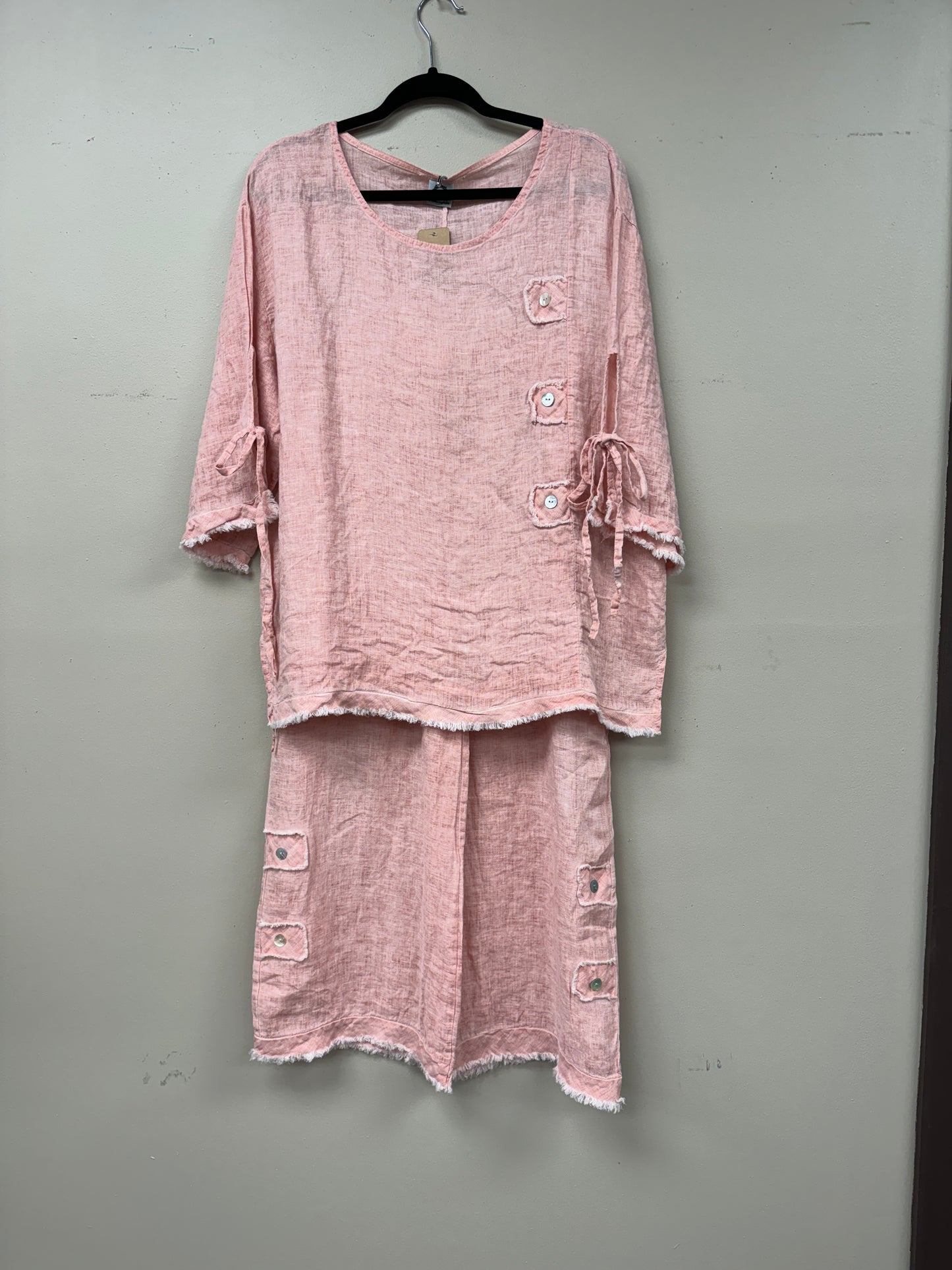 Button detail linen top