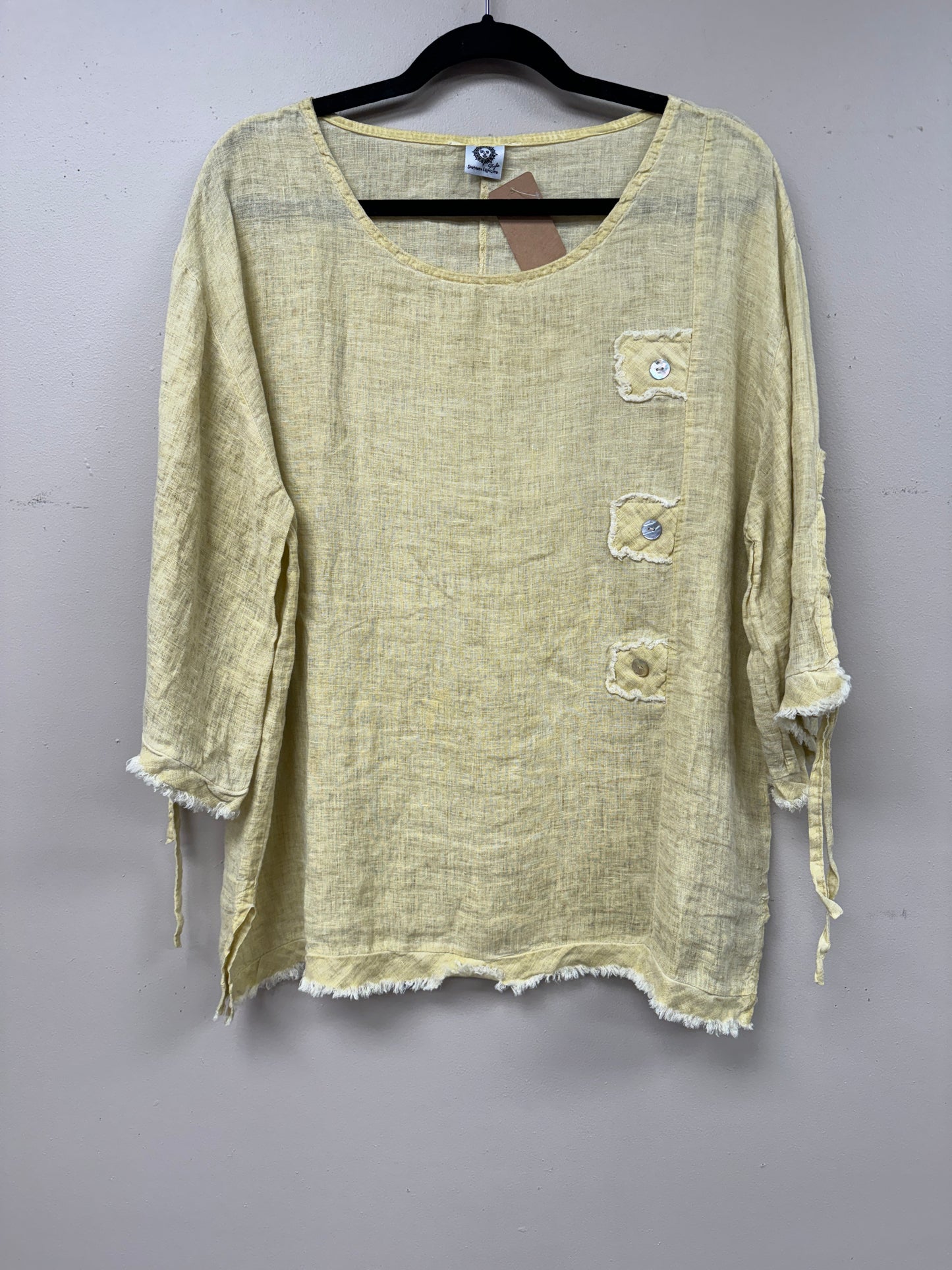 Button detail linen top
