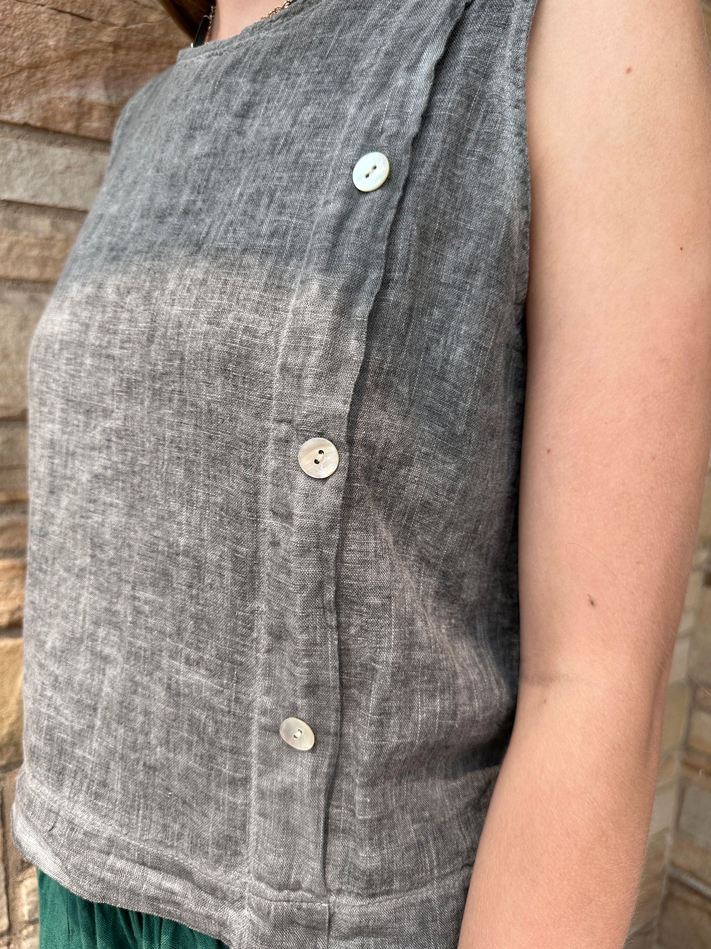 Italian linen short sleeve button top.