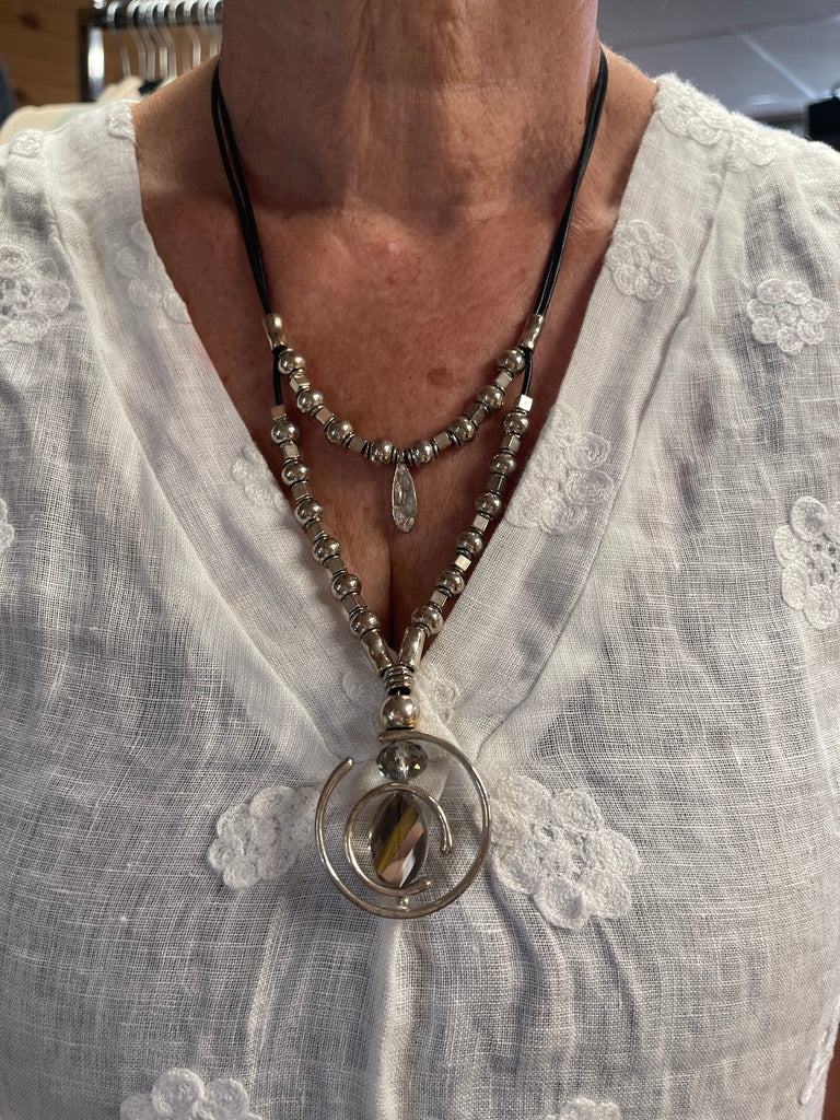 Crystal pendant and bead silver necklace