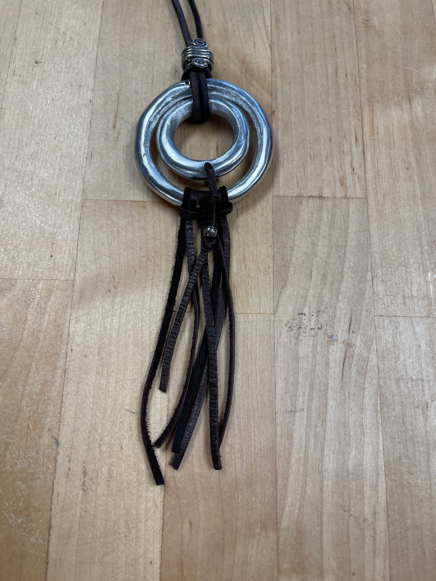 Two ring leather necklace