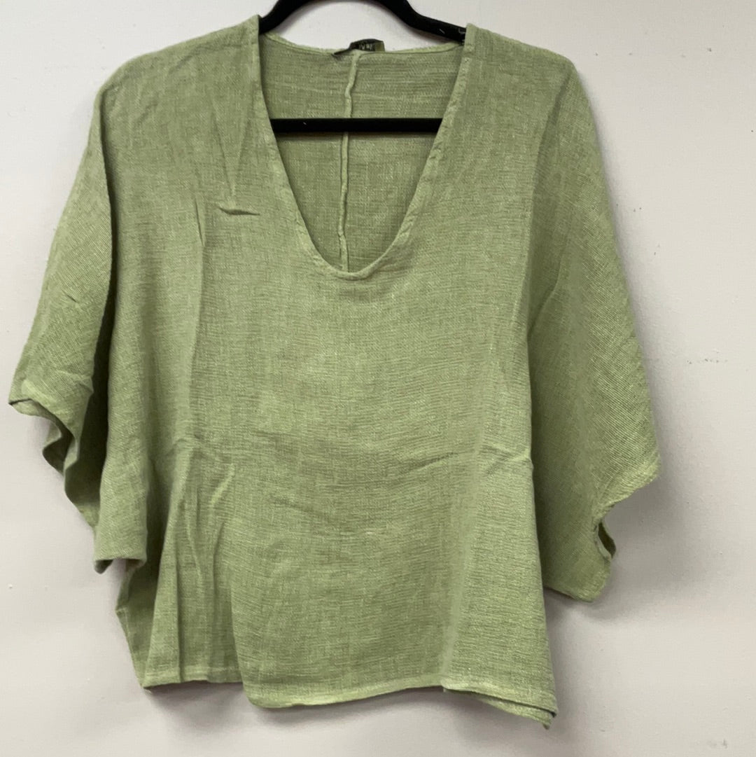 Italian open weaved linen batwing v neck top. 01995