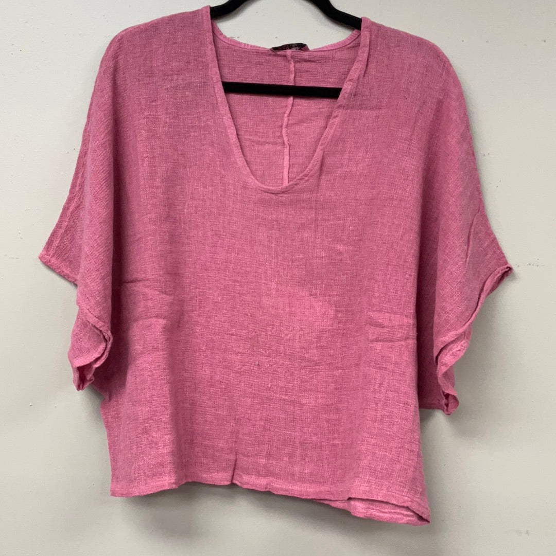 Italian open weaved linen batwing v neck top. 01995