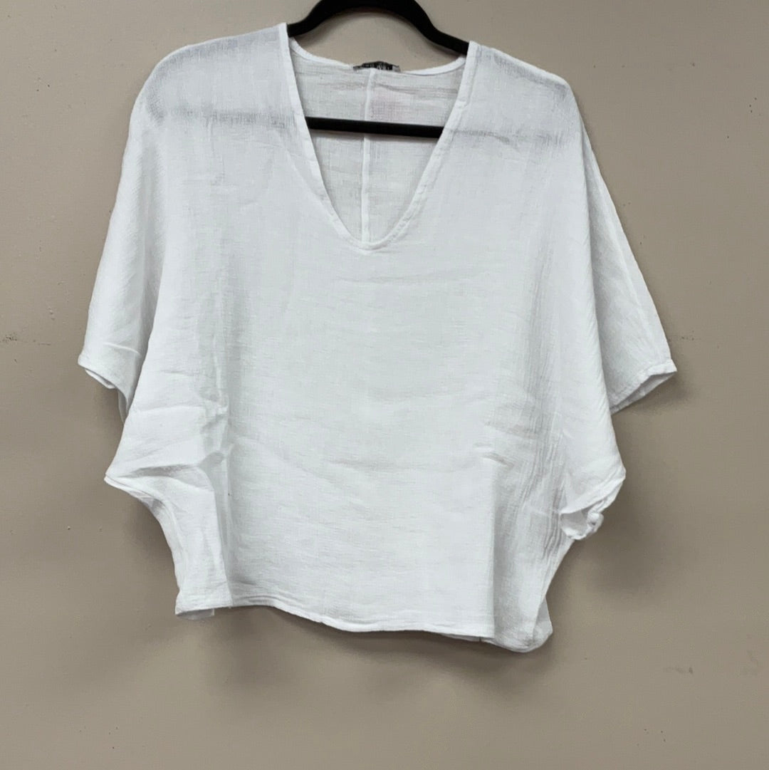 Italian open weaved linen batwing v neck top. 01995