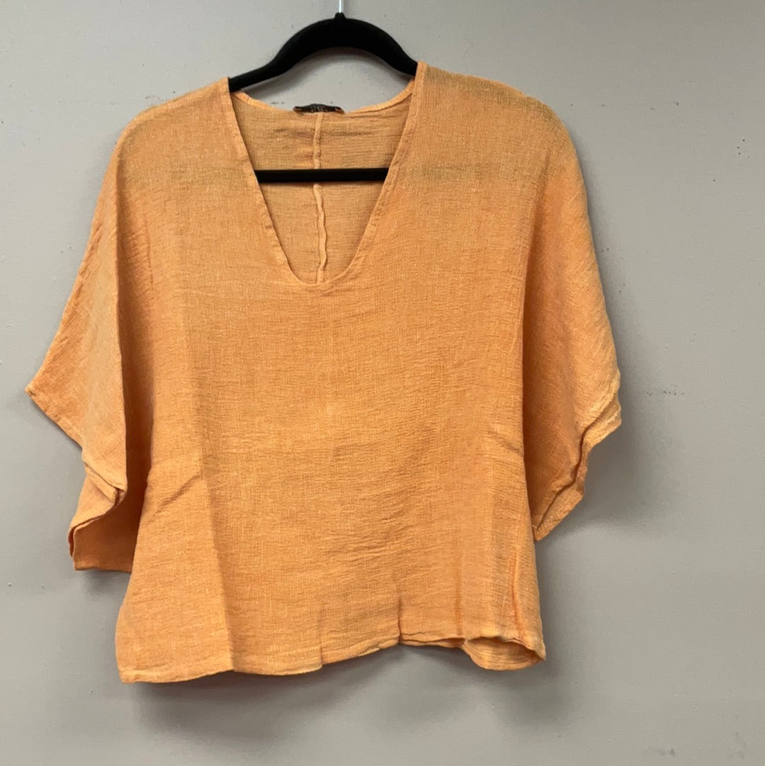 Italian open weaved linen batwing v neck top. 01995