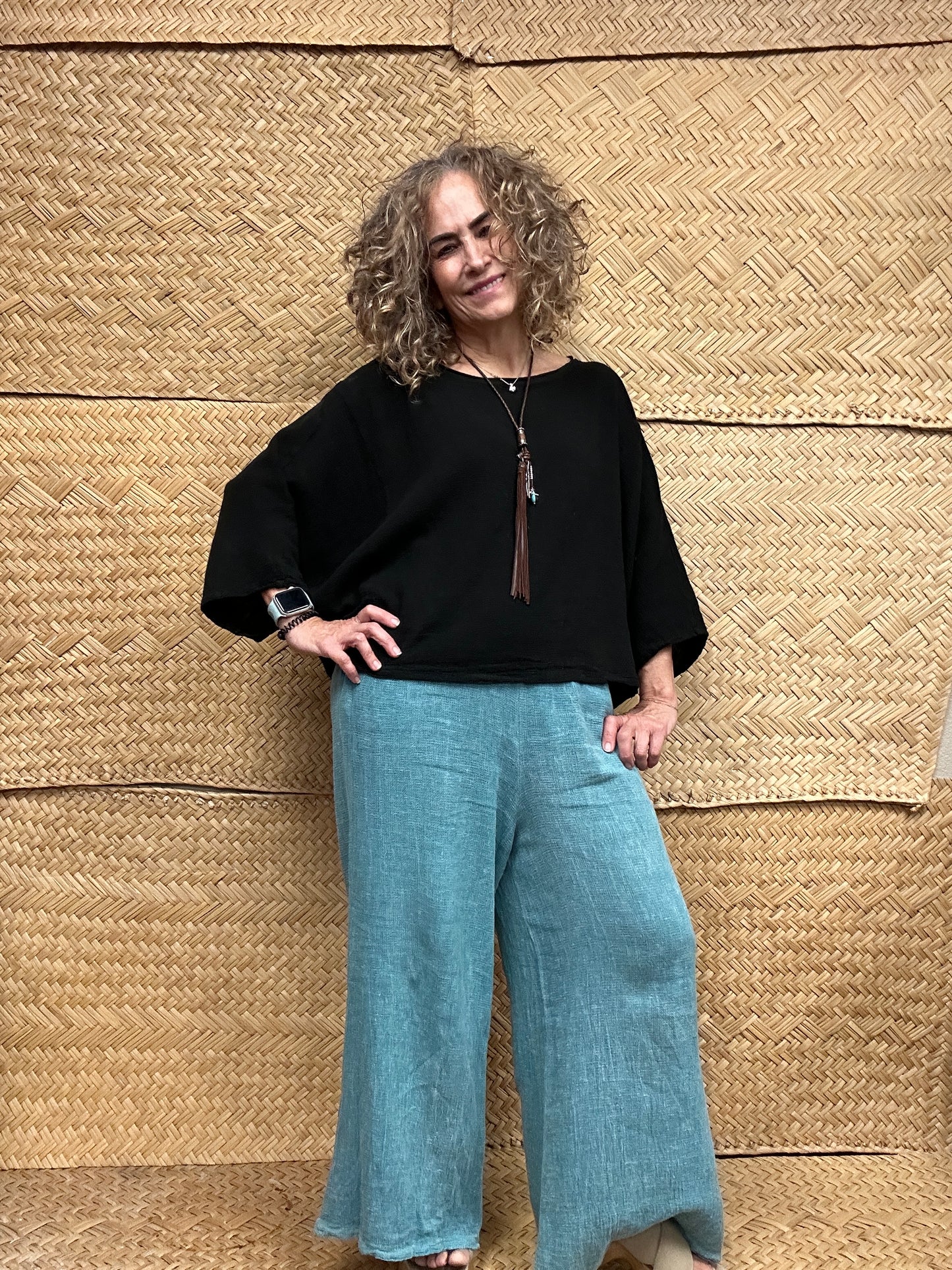 Linen weaved Italian wide leg pants.