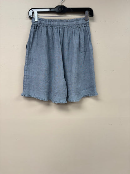 Italian linen distressed hem shorts.