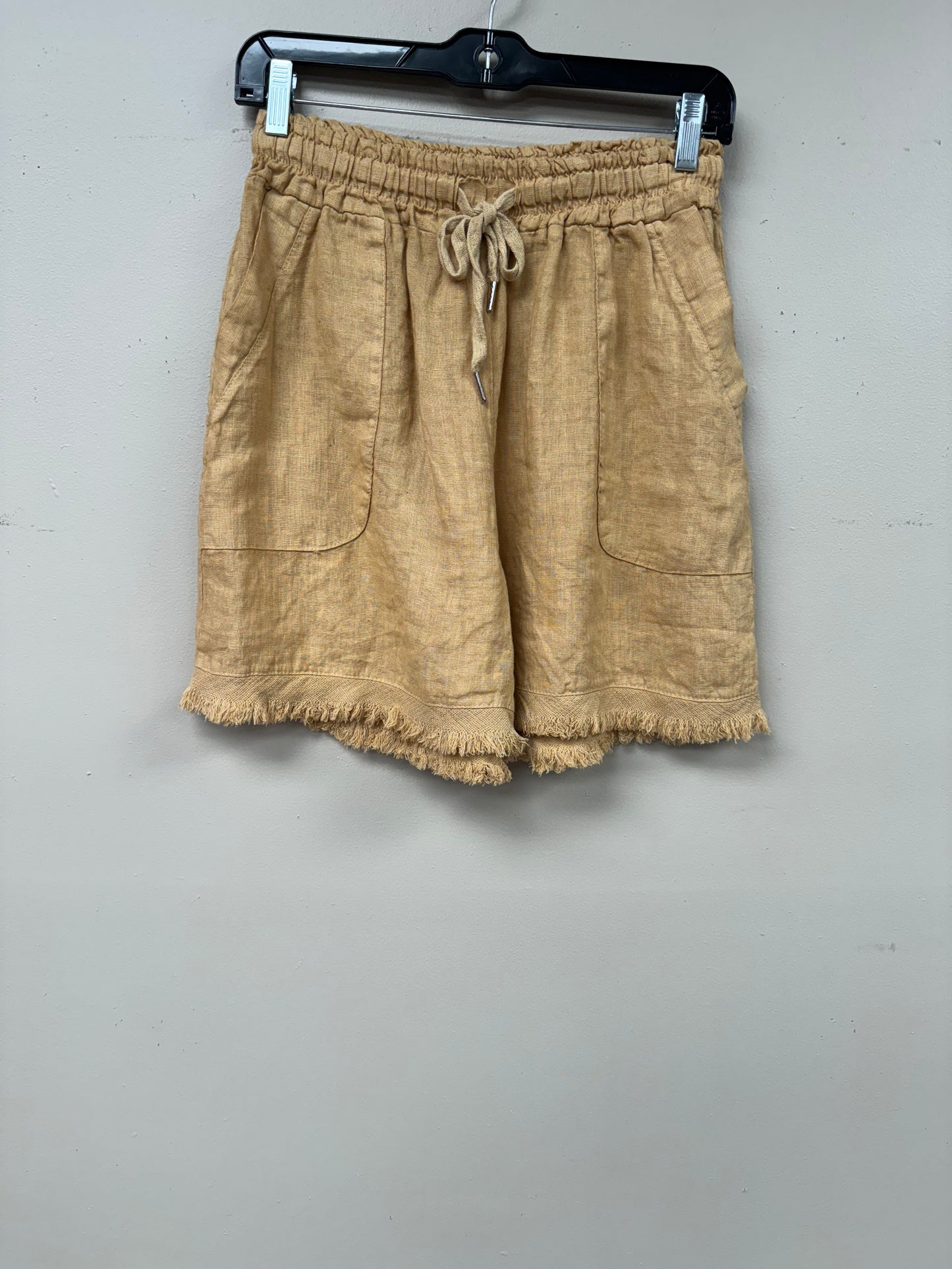 Italian linen distressed hem shorts.