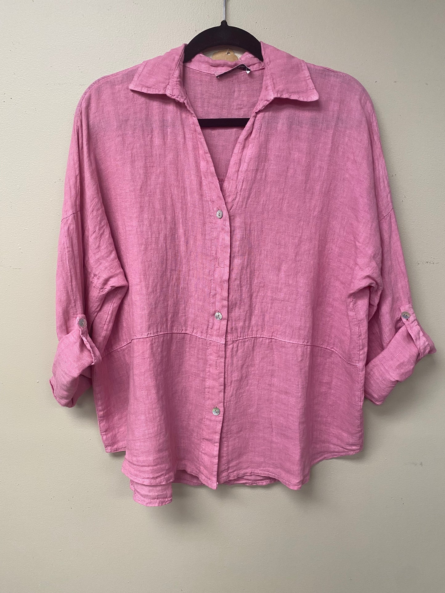 Linen button down V shirt. 3291