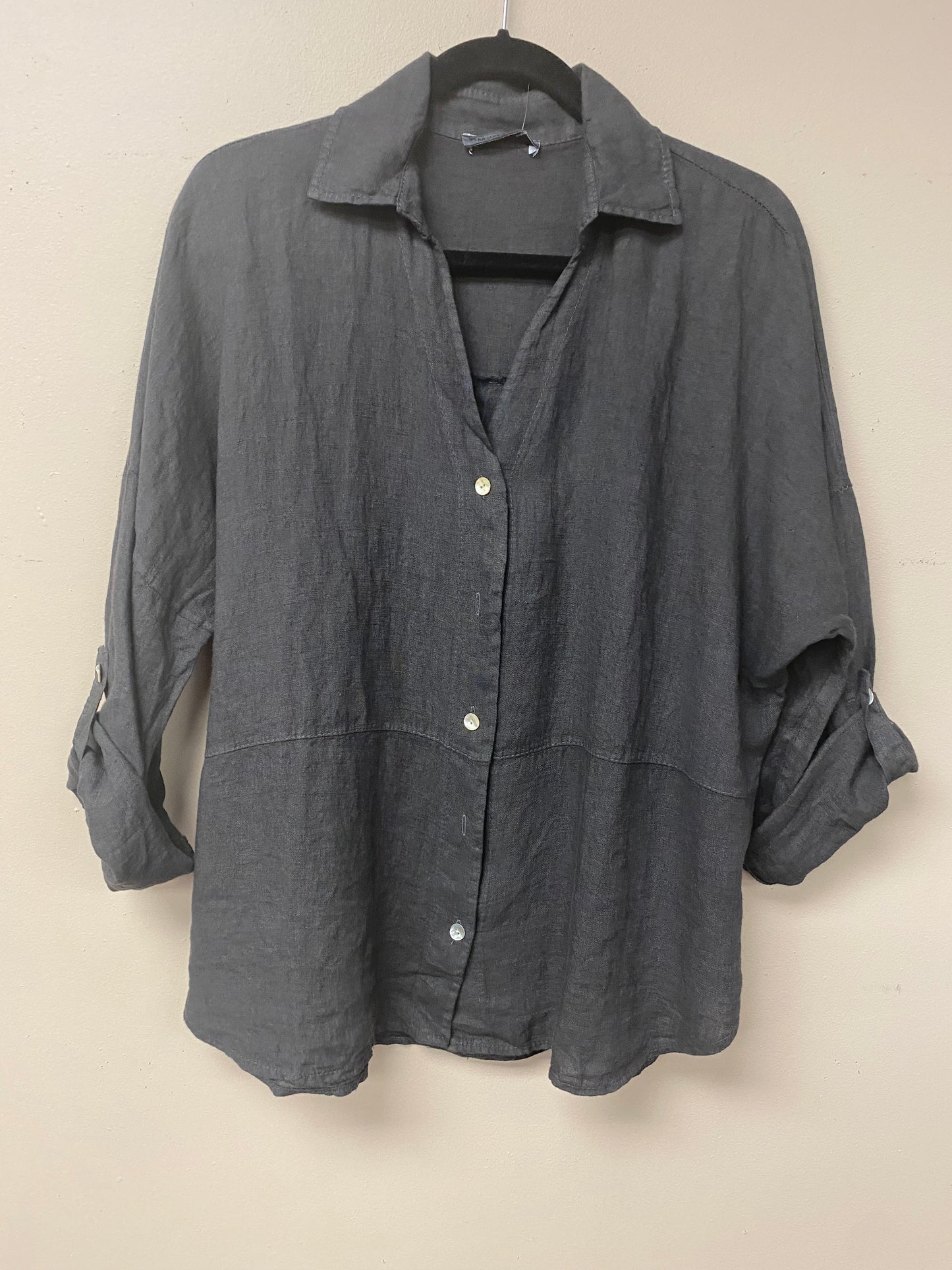 Linen button down V shirt. 3291