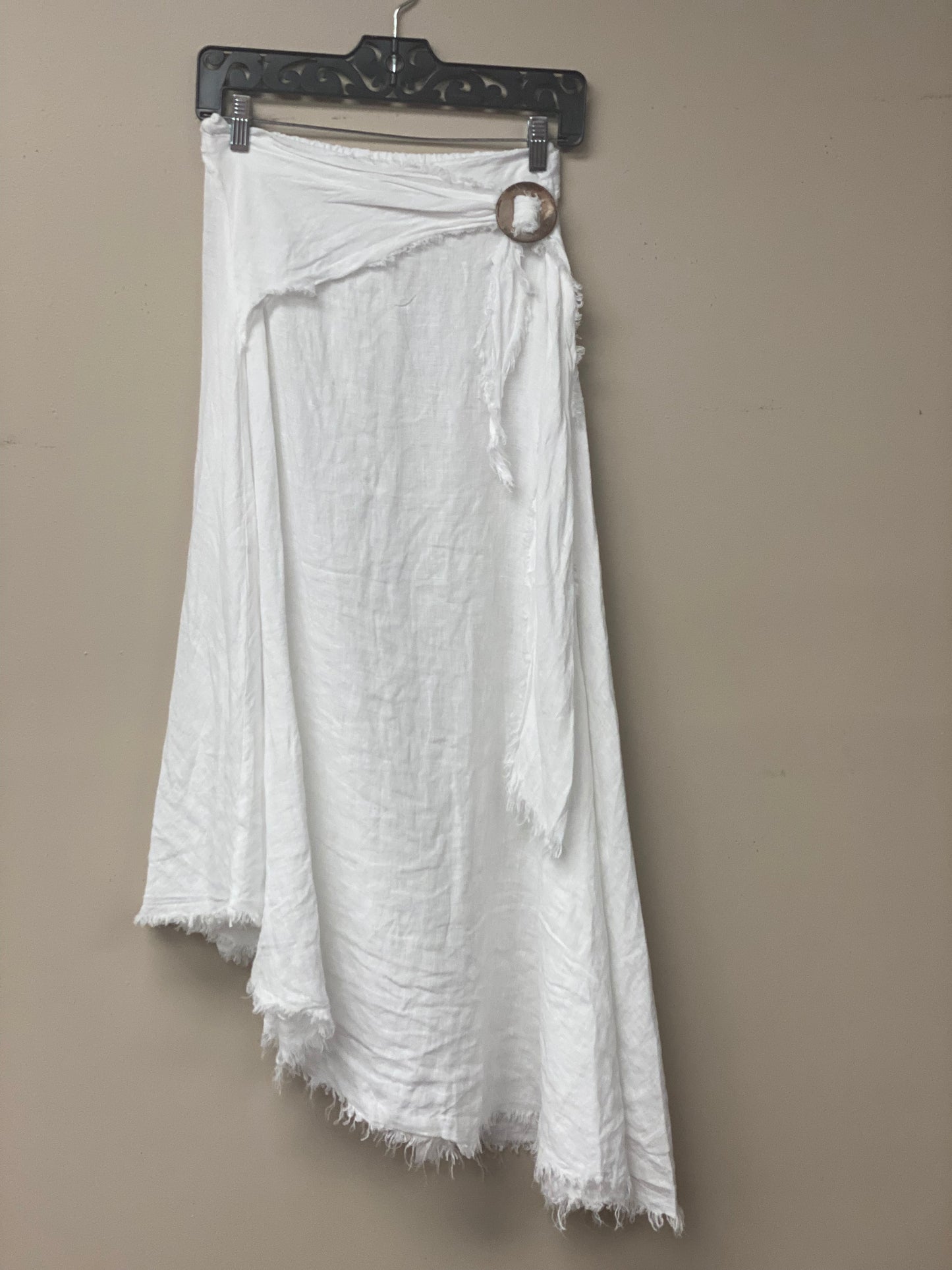 Italian Linen maxi skirt with buckle.