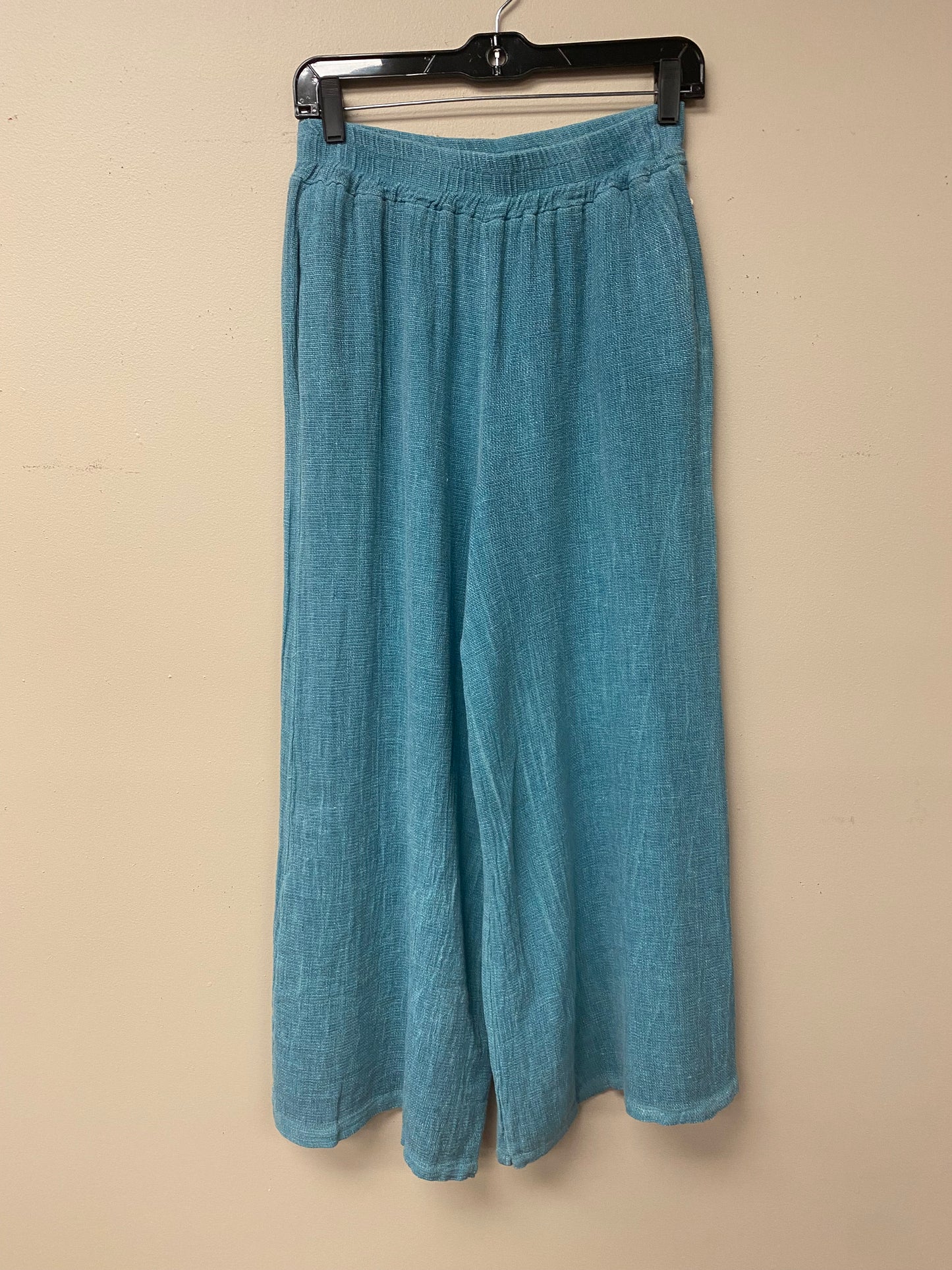 Linen weaved Italian wide leg pants.