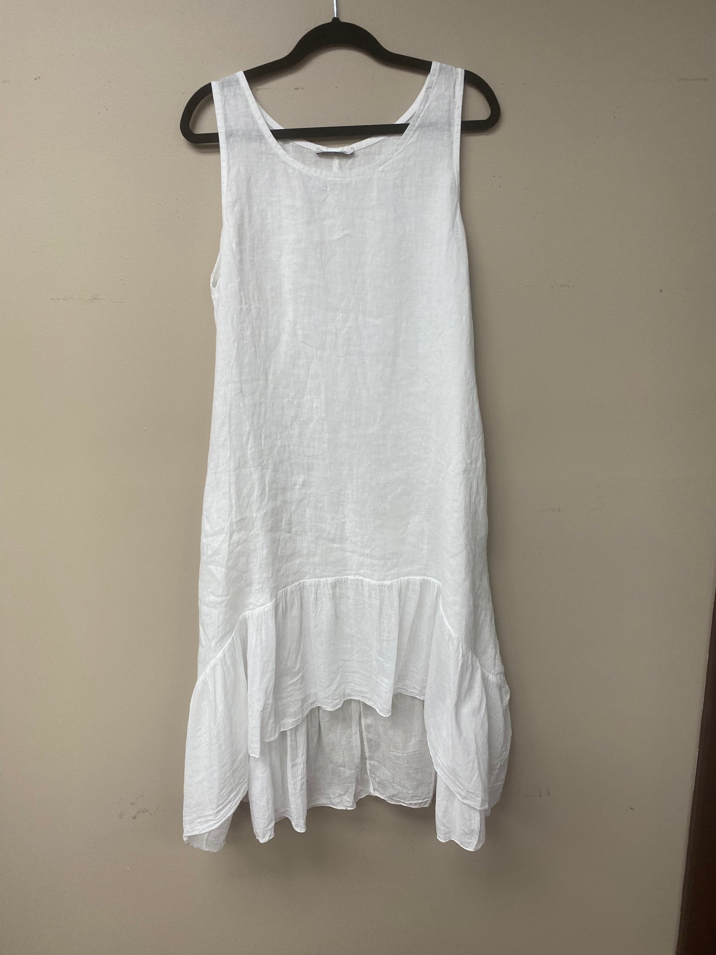 Loose Ruffle hem linen dress.