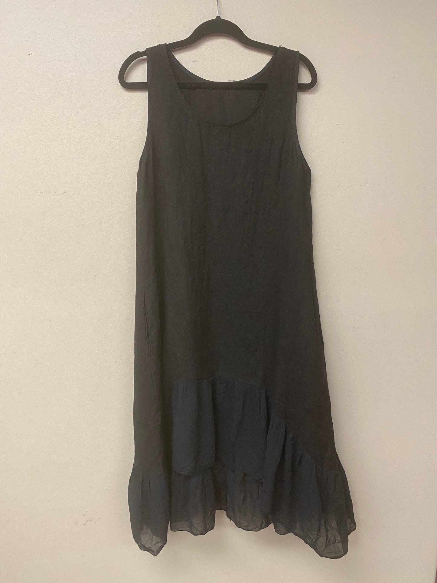 Loose Ruffle hem linen dress.