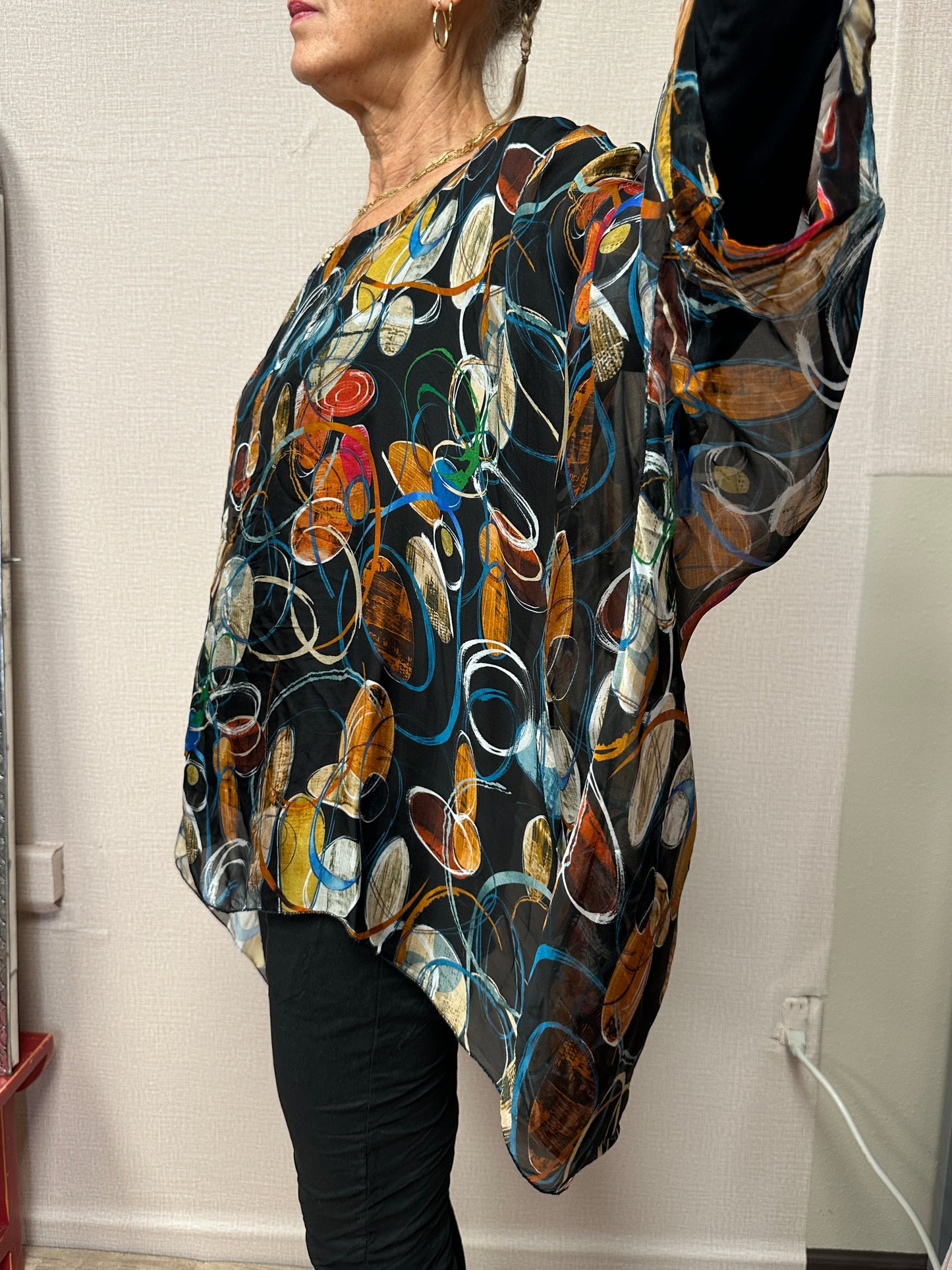 Italian circles print caftan top.