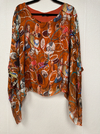 Italian circles print caftan top.