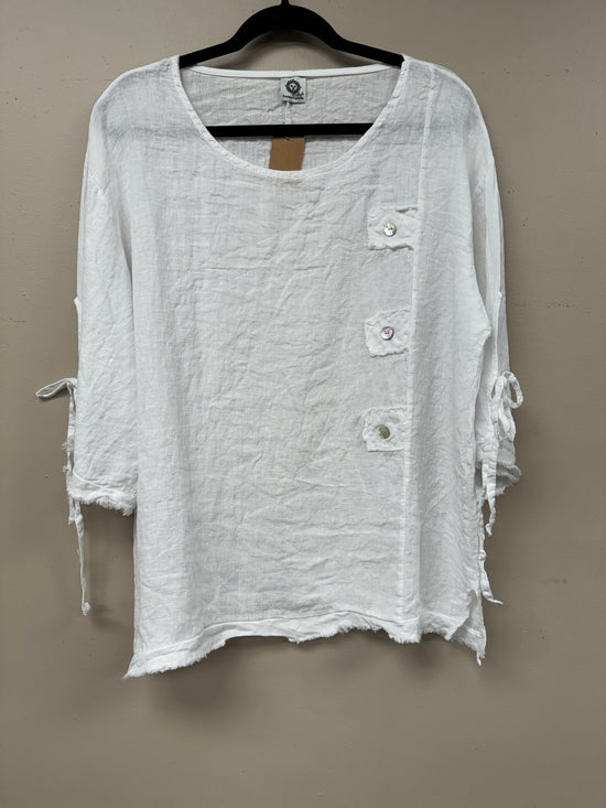 AM02415 BACK BUTTON TRIM 100%LINEN TOP