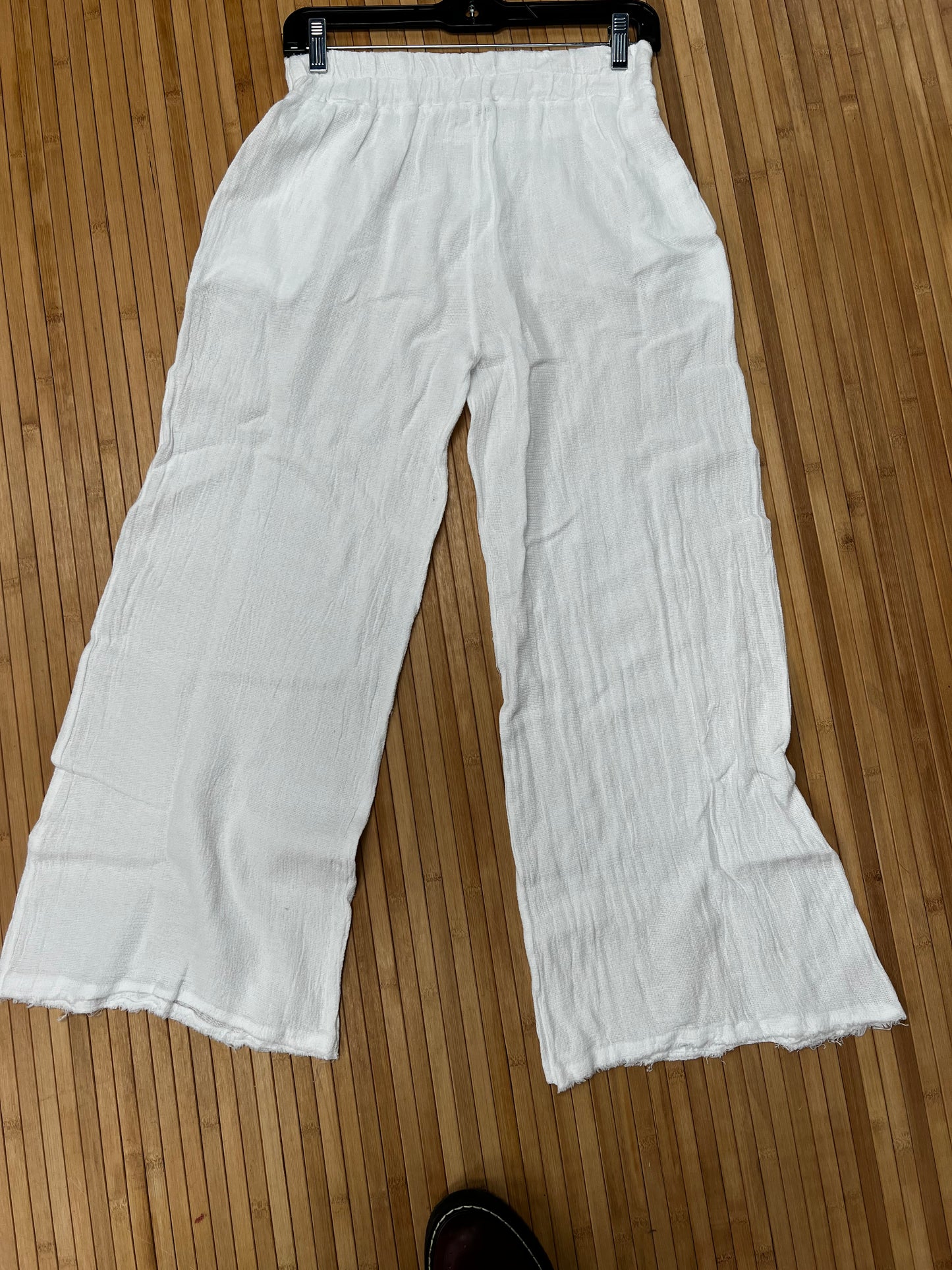 Linen weaved Italian wide leg pants.