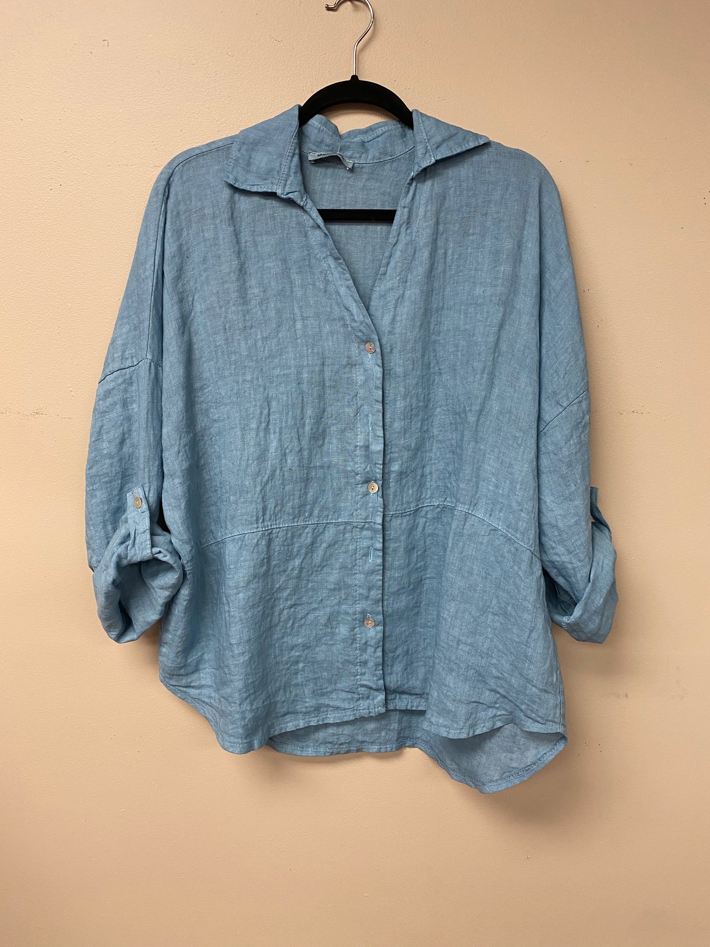 Linen button down V shirt. 3291