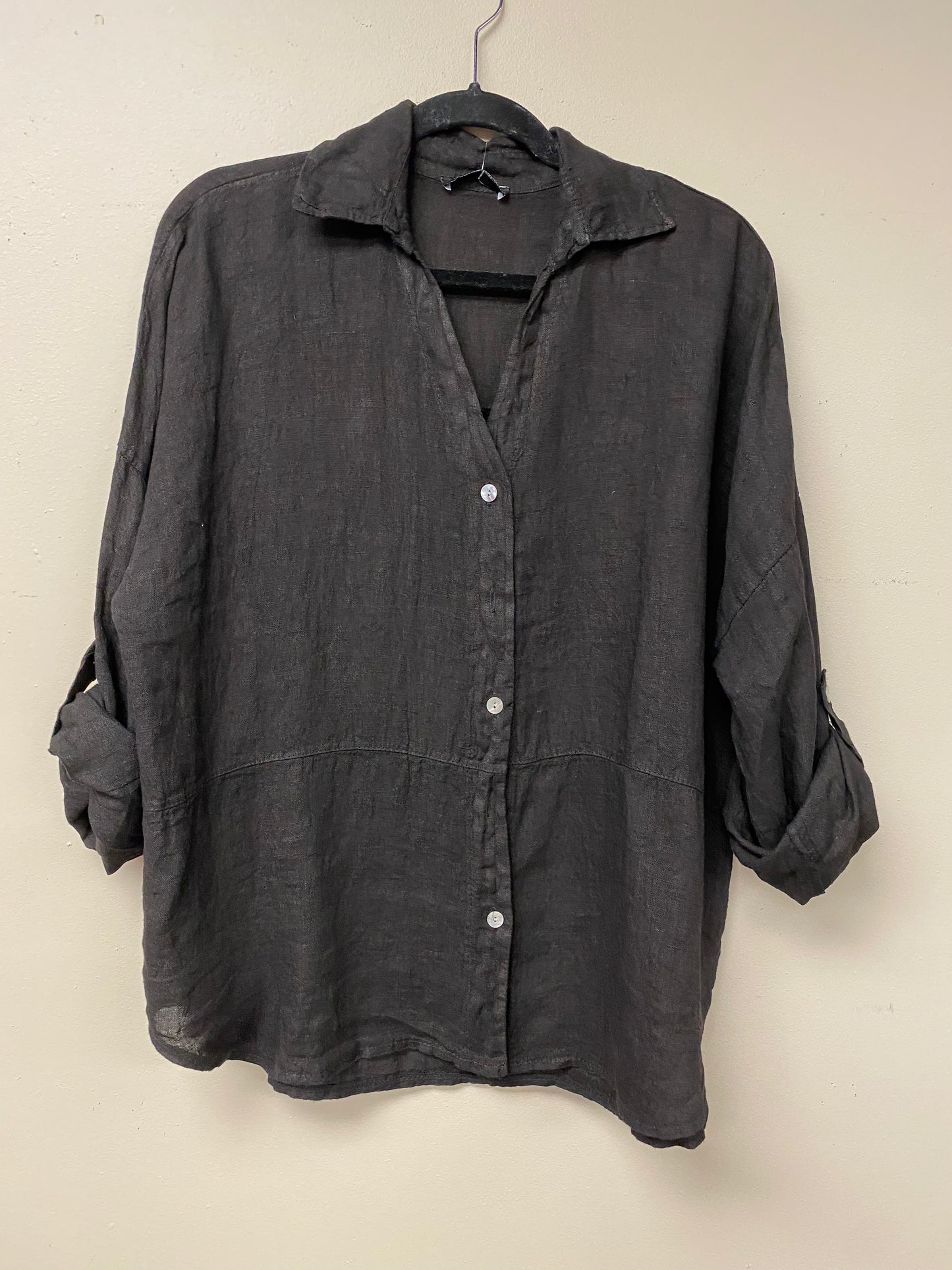 Linen button down V shirt. 3291