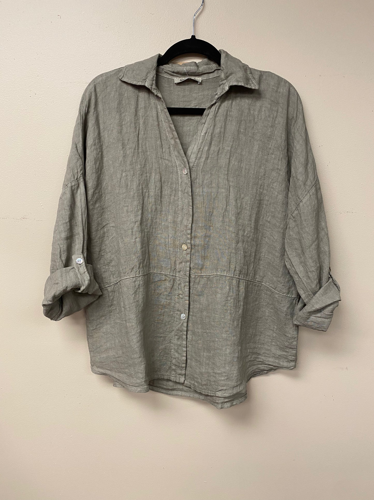 Linen button down V shirt. 3291