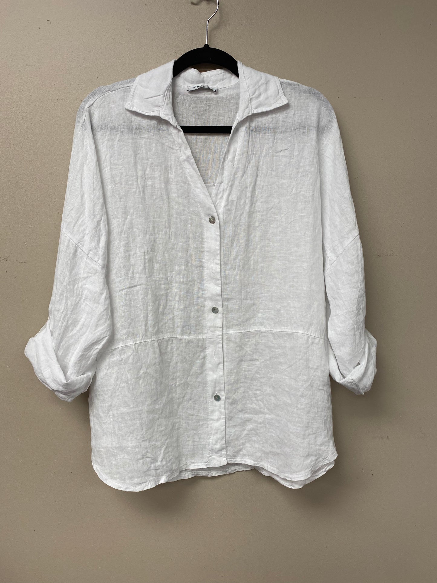Linen button down V shirt. 3291