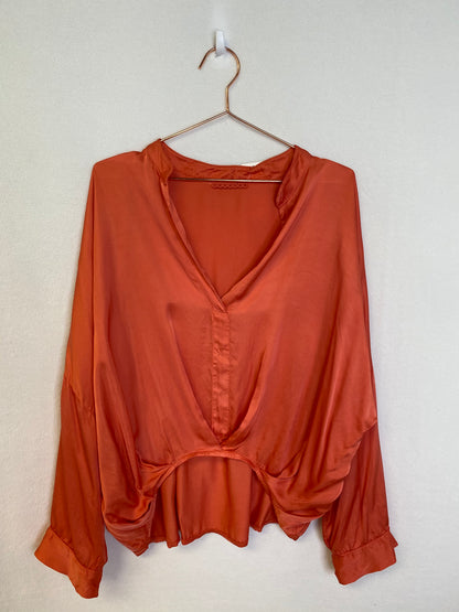 Italian Silky  v neck high low top.