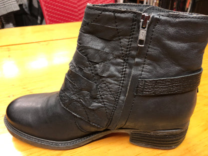 OTBT Custer leather bootie